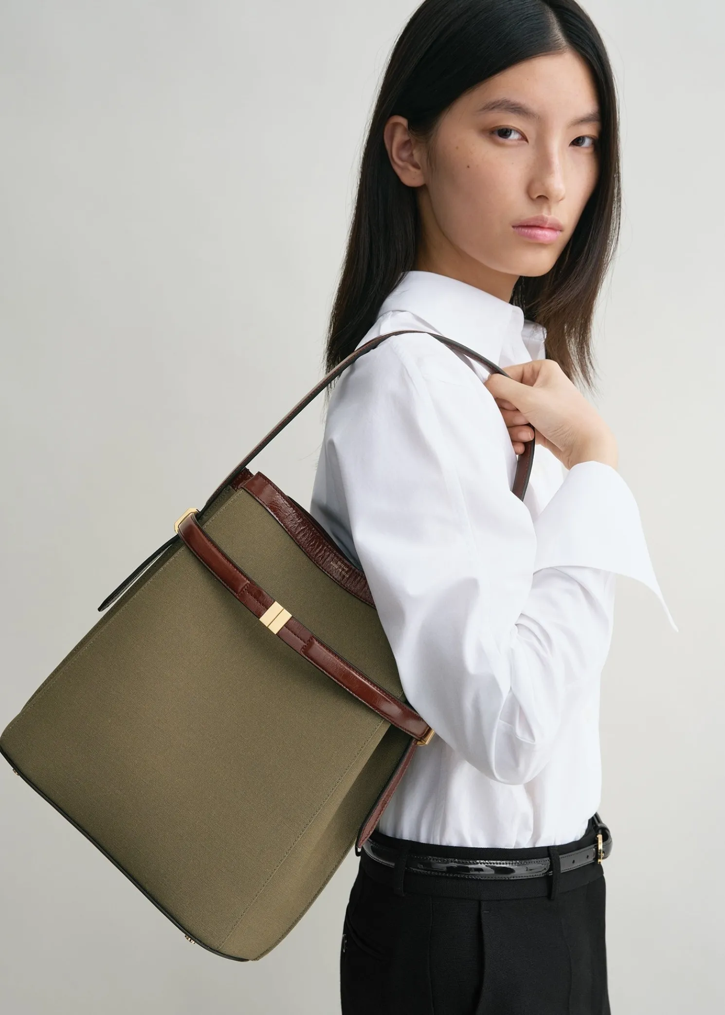 Belted canvas bucket bag khaki green