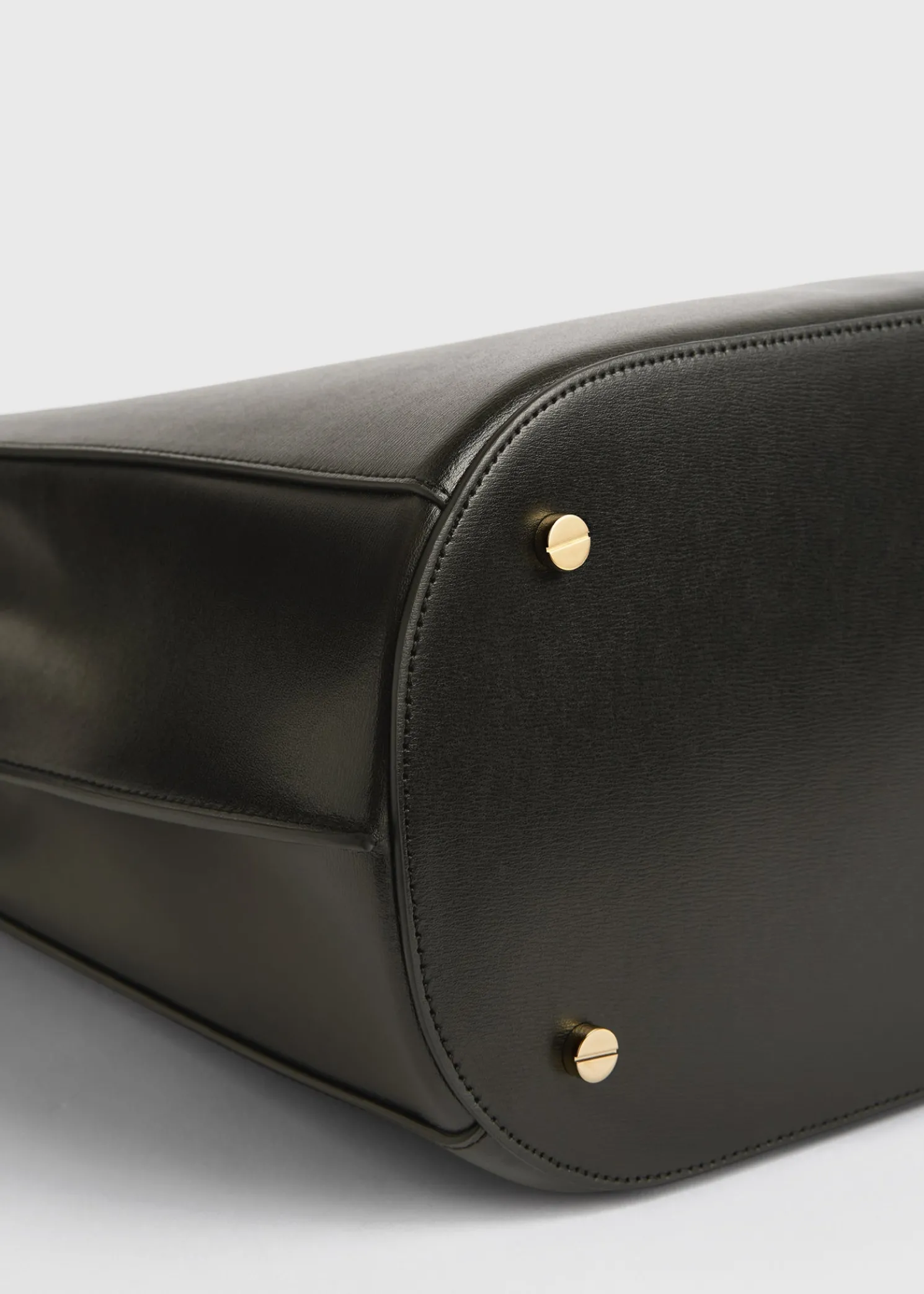 Belted leather bucket bag bark