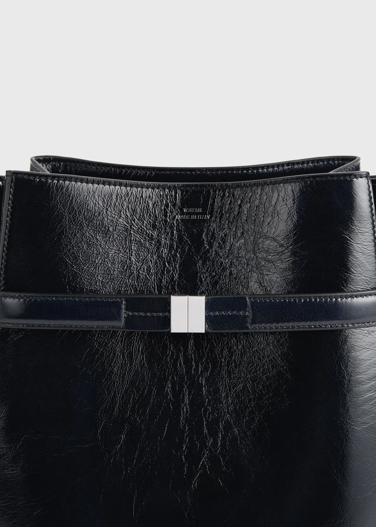 Belted Naplack bucket bag navy