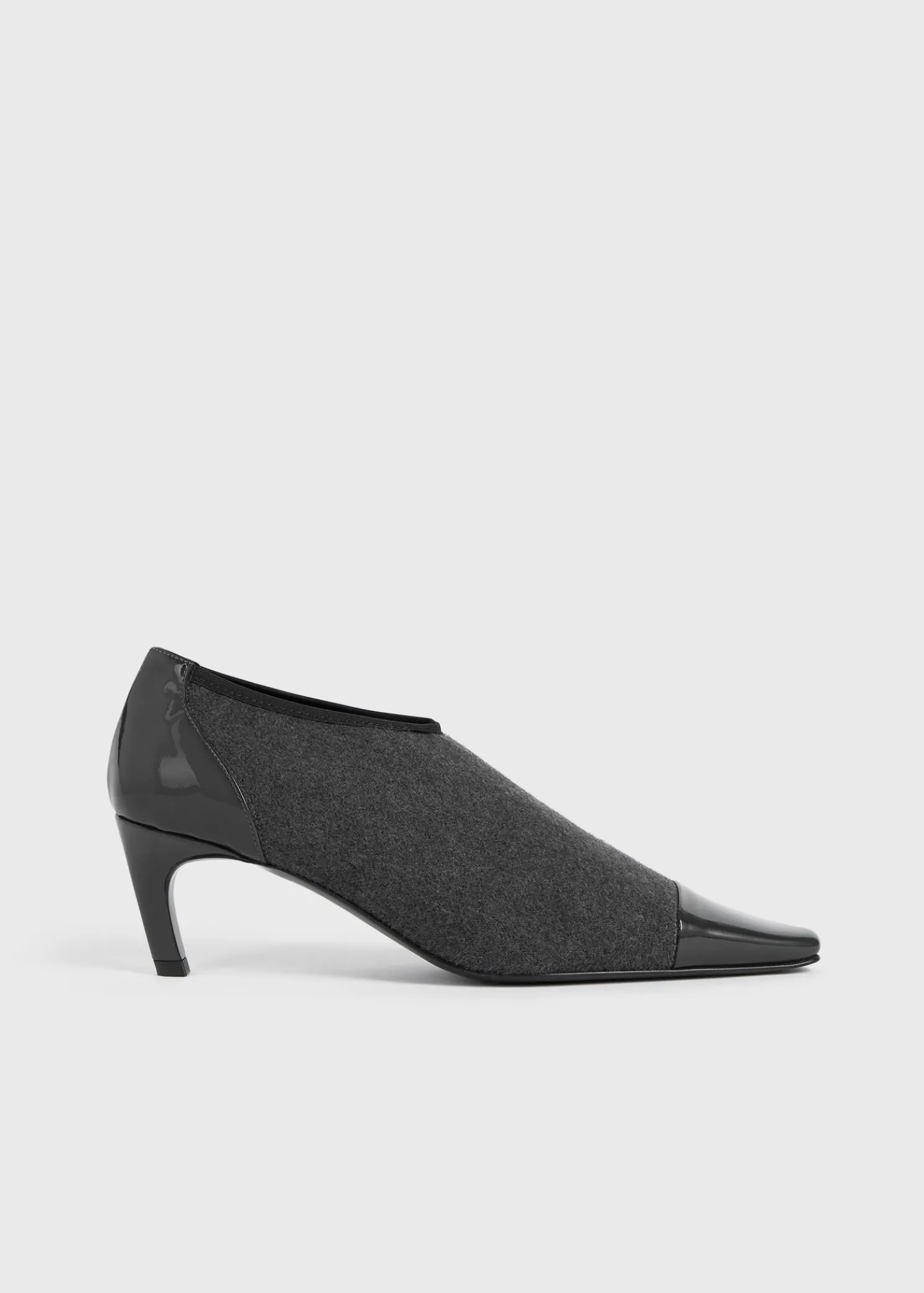 Bi-material pumps dark grey