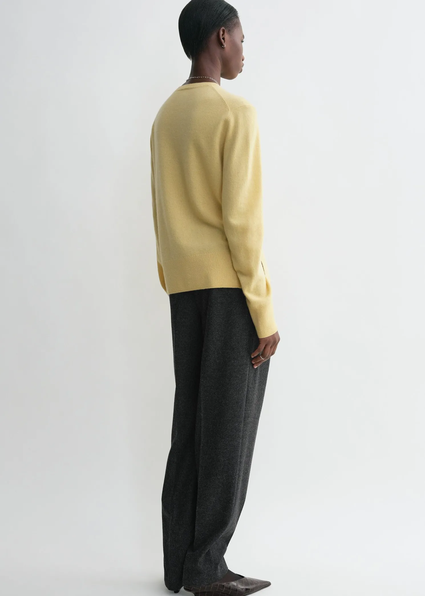 Crew-neck cashmere knit soft yellow