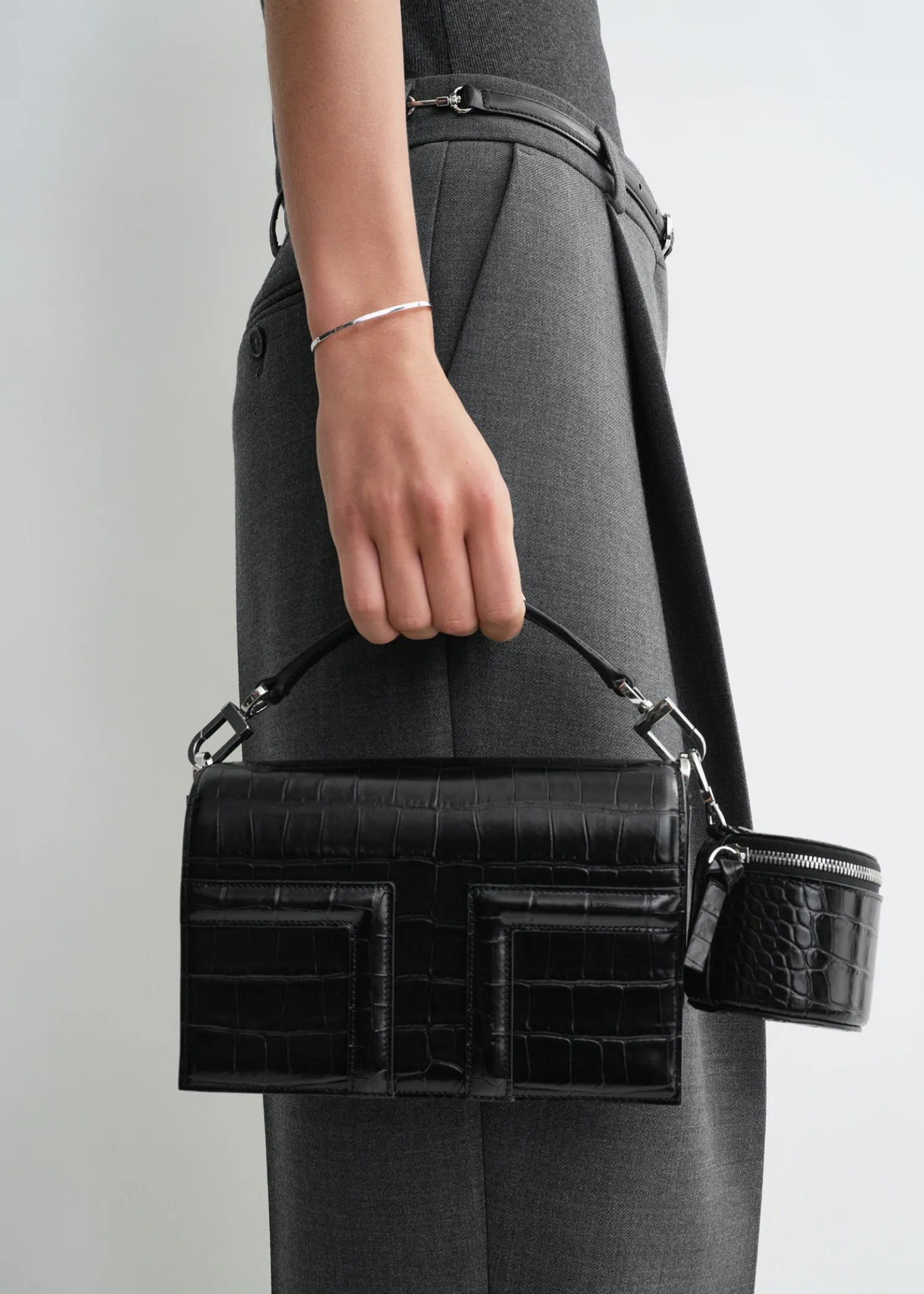 Croco-embossed jewelry box black