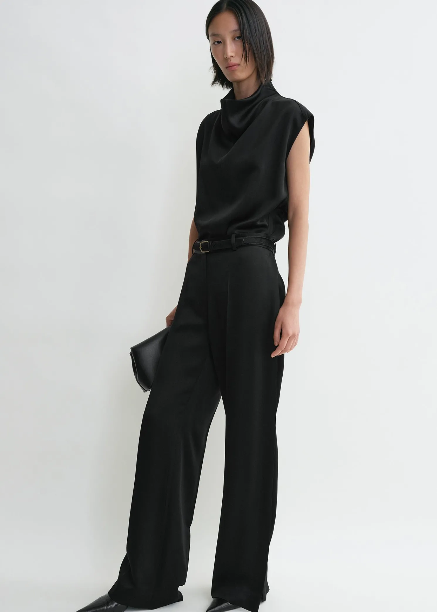 Cuff-slit trousers black