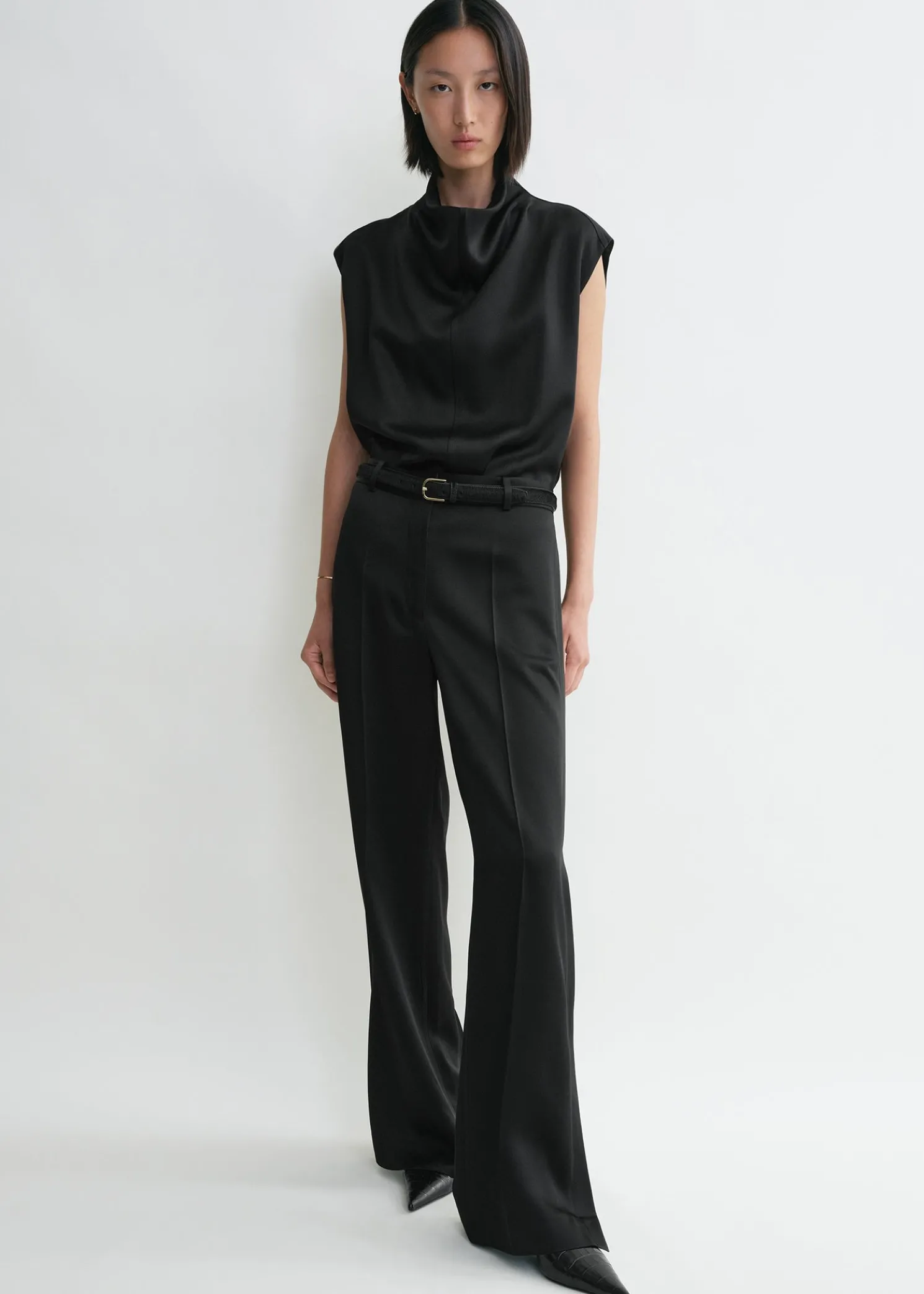Cuff-slit trousers black
