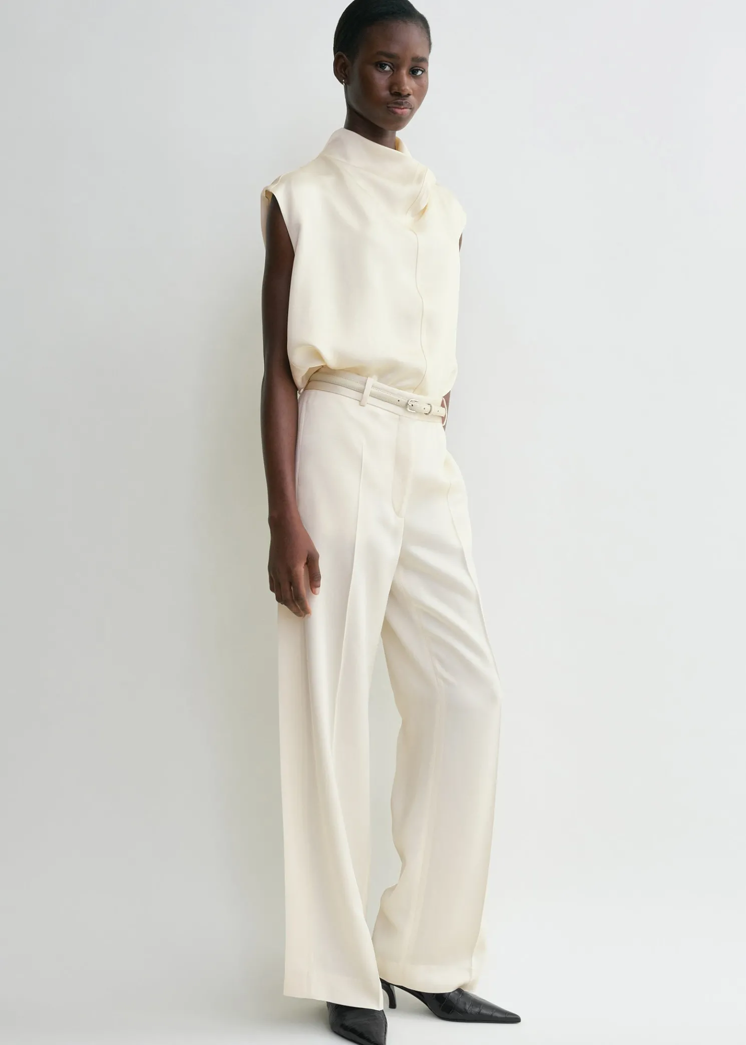 Cuff-slit trousers macadamia
