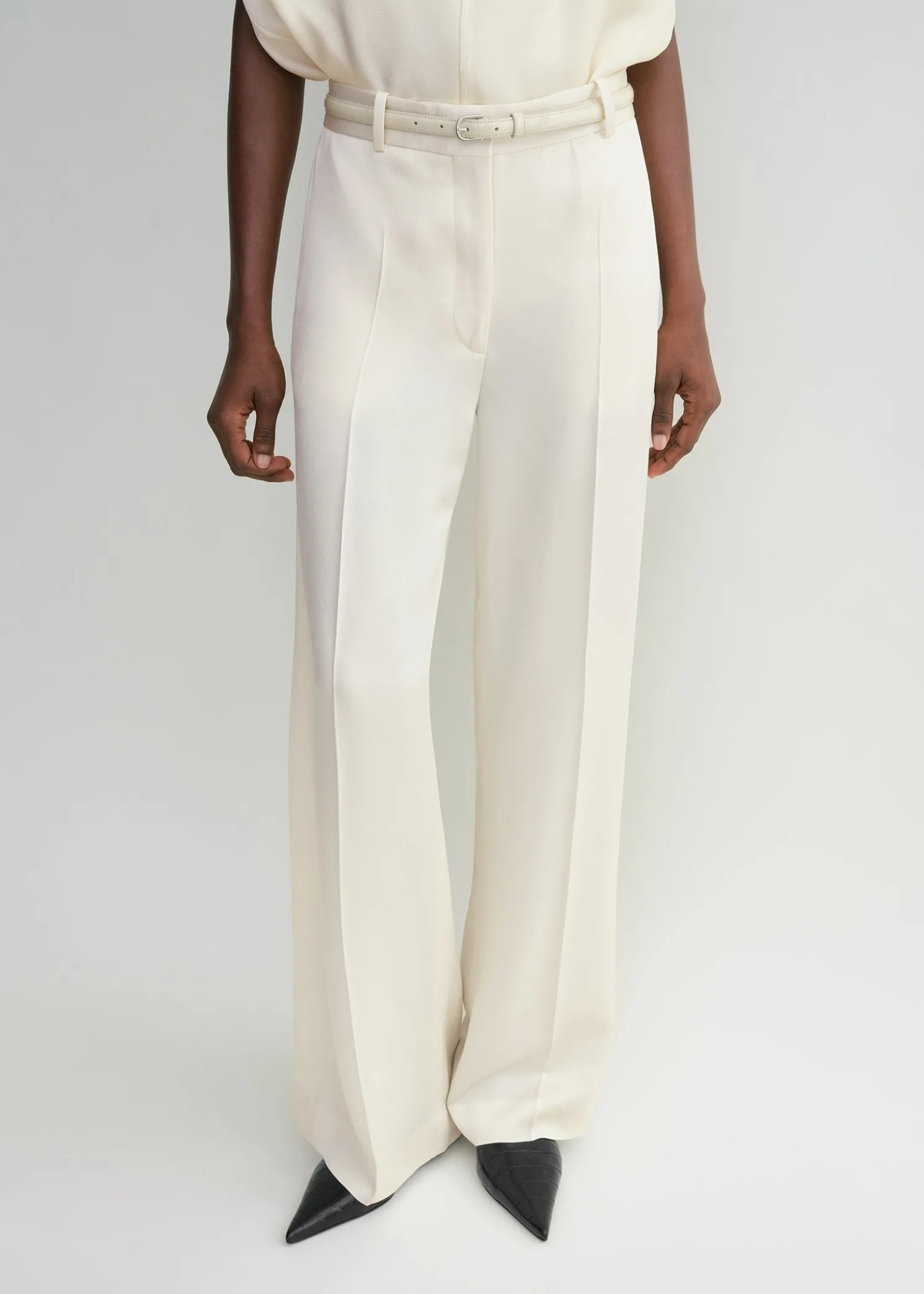 Cuff-slit trousers macadamia