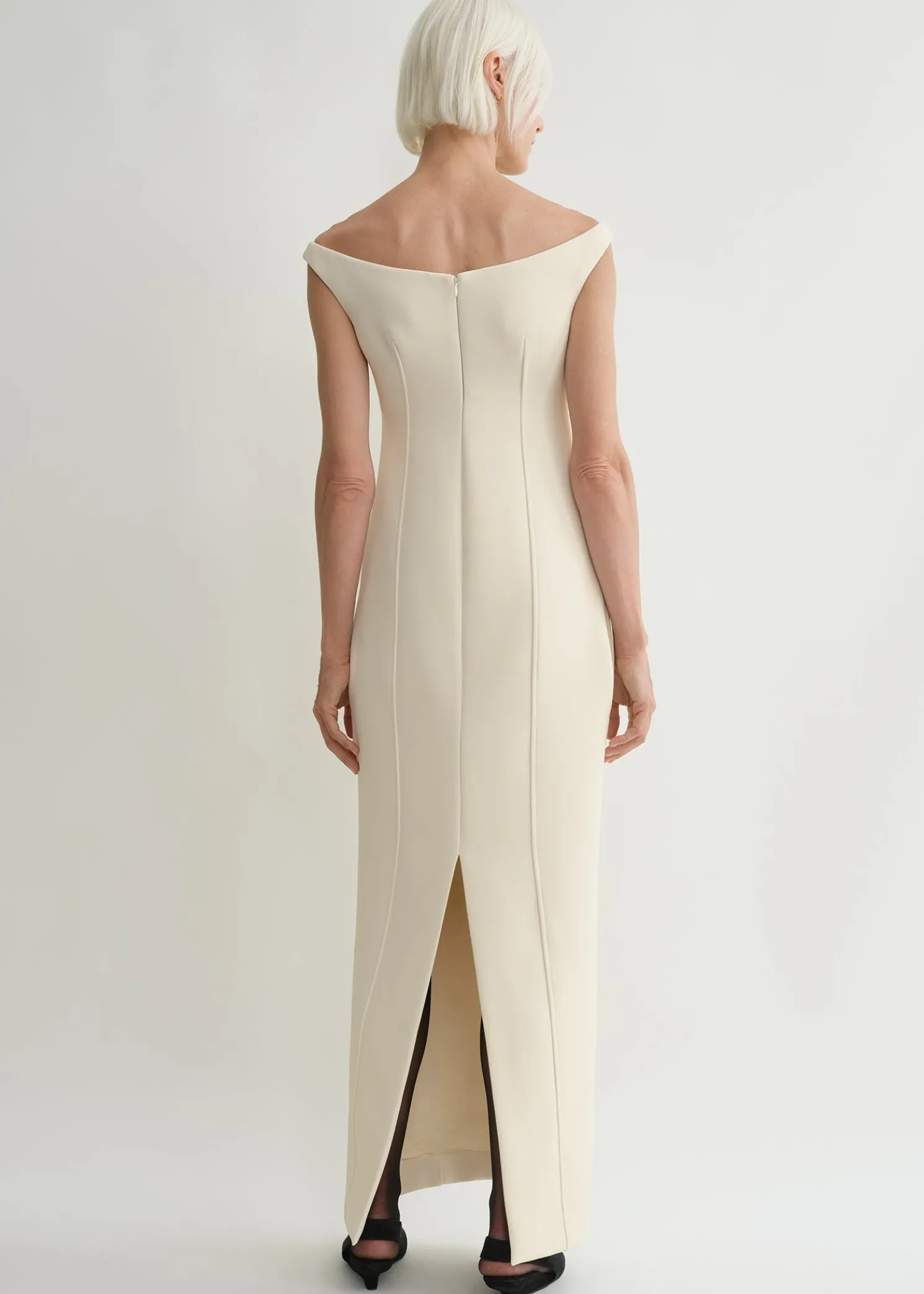 Curved off-shoulder dress eggnog