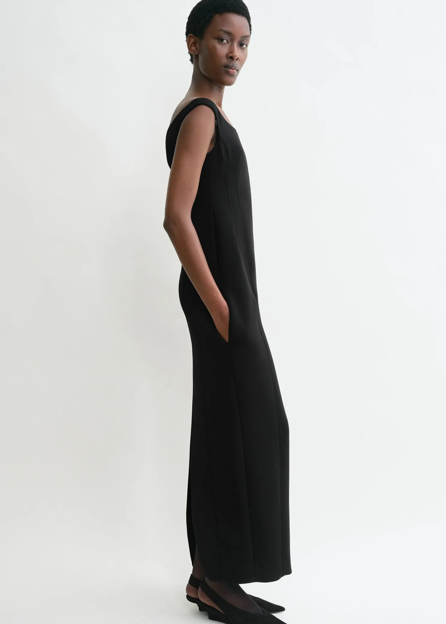 Curved off-shoulder dress black