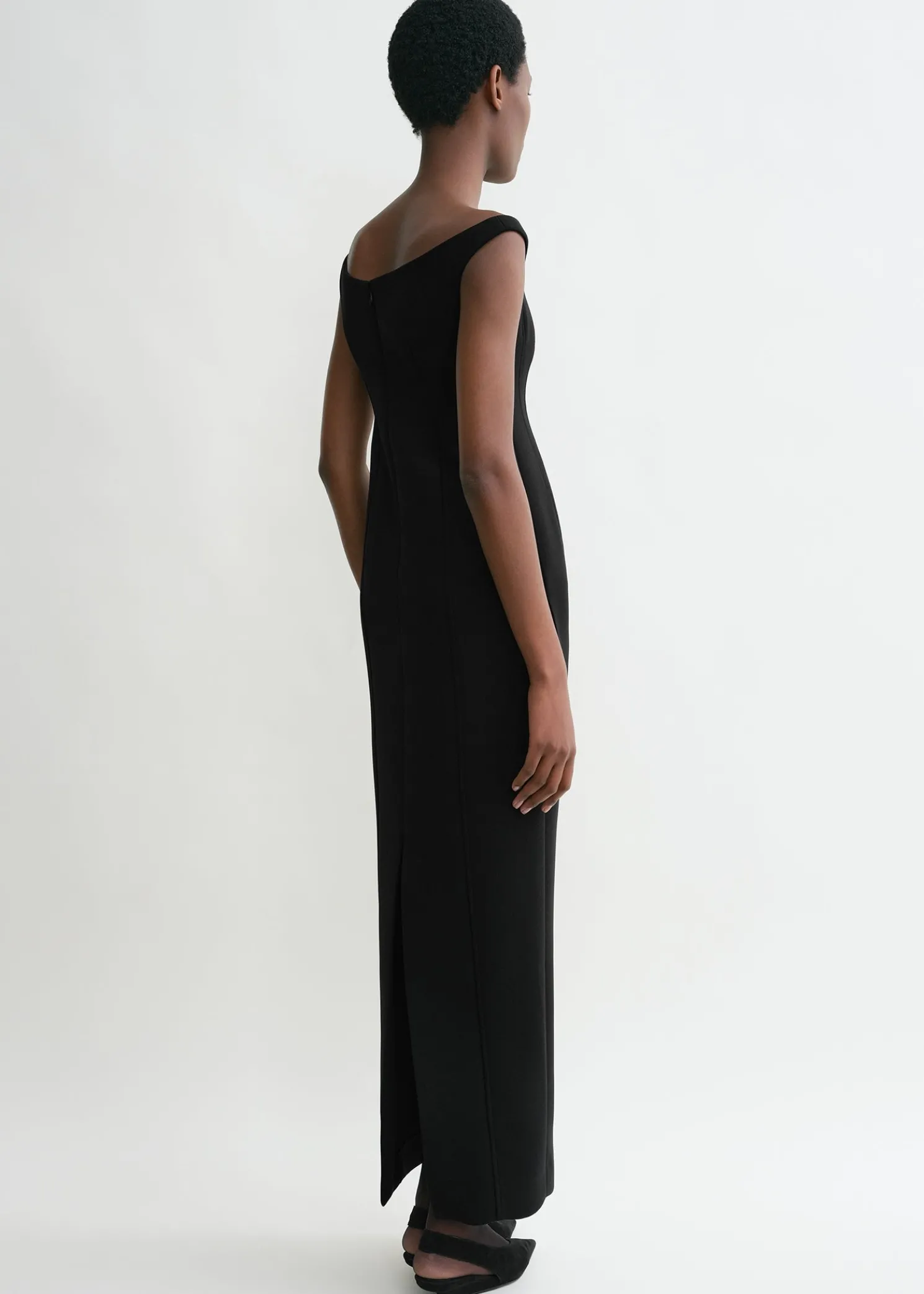 Curved off-shoulder dress black