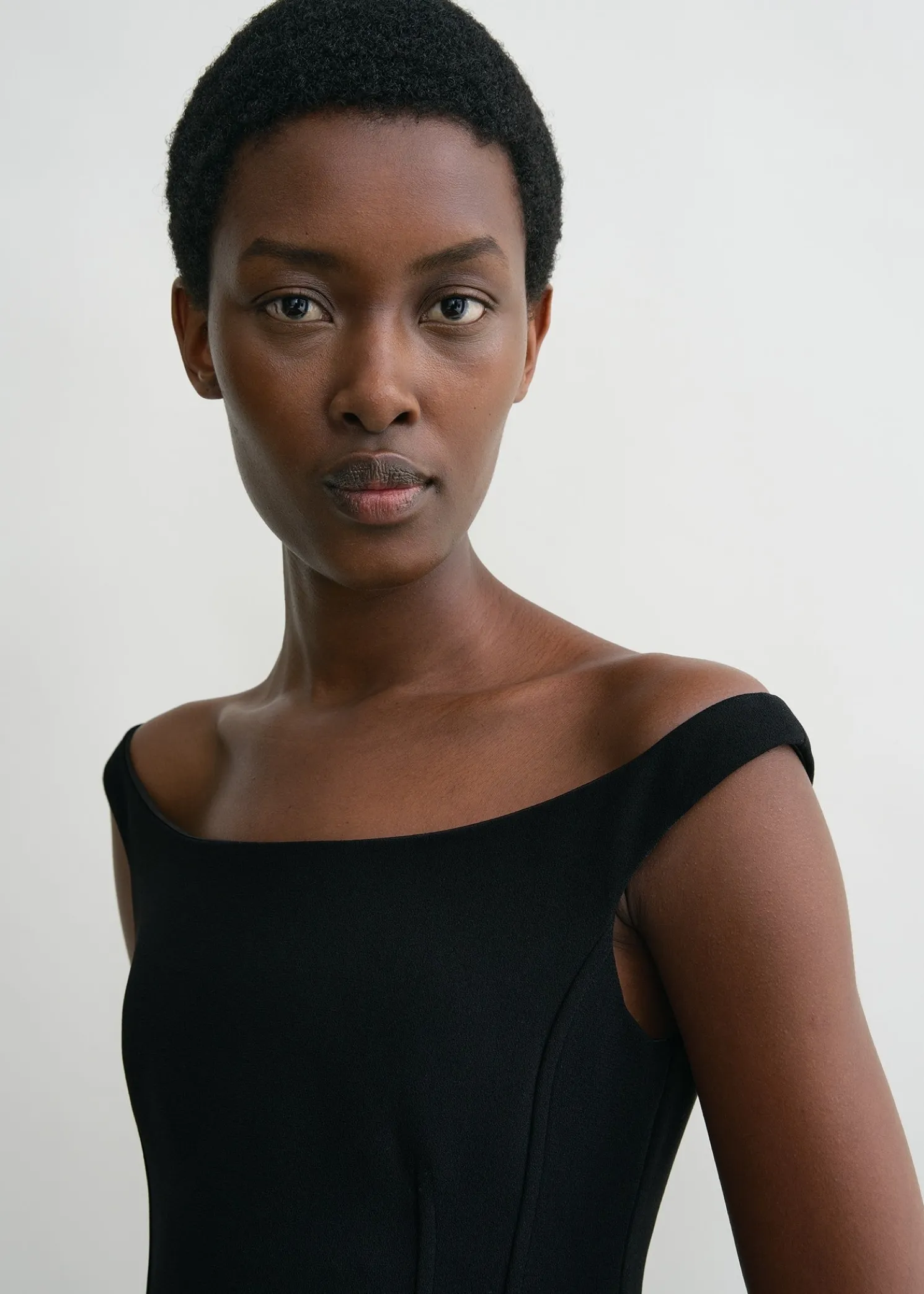 Curved off-shoulder dress black