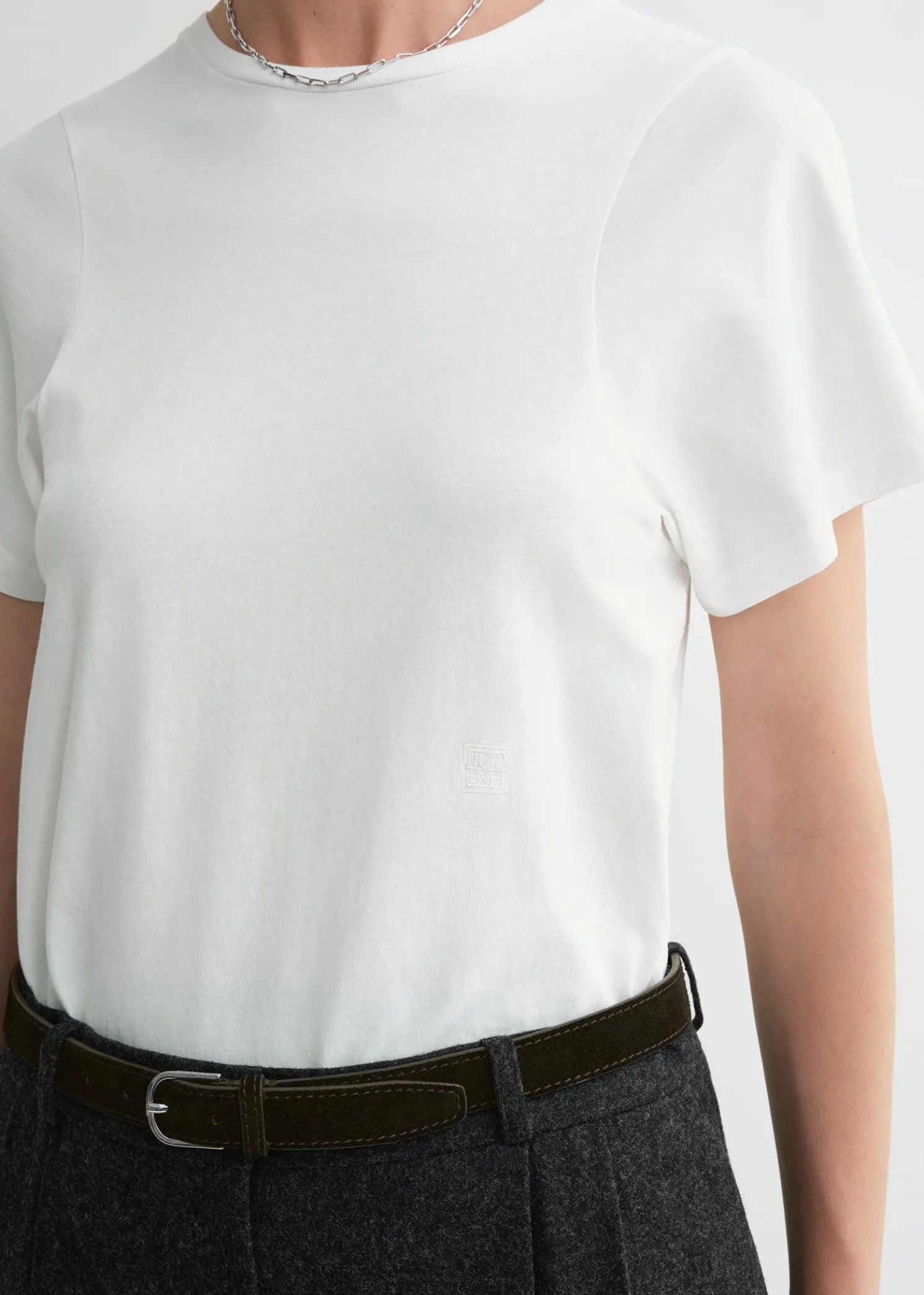 Curved seam tee off-white