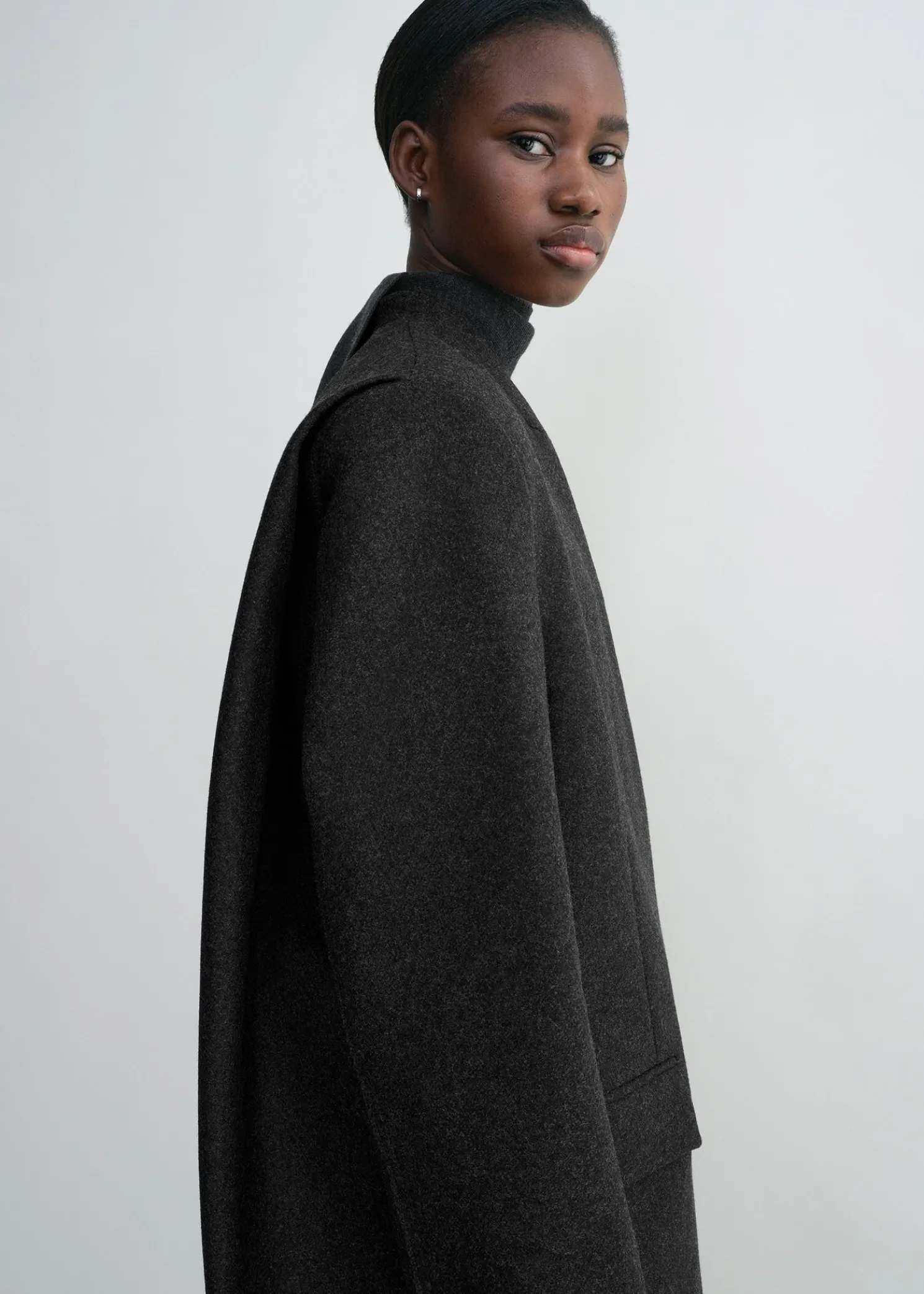 Deep pleat coat charcoal melange