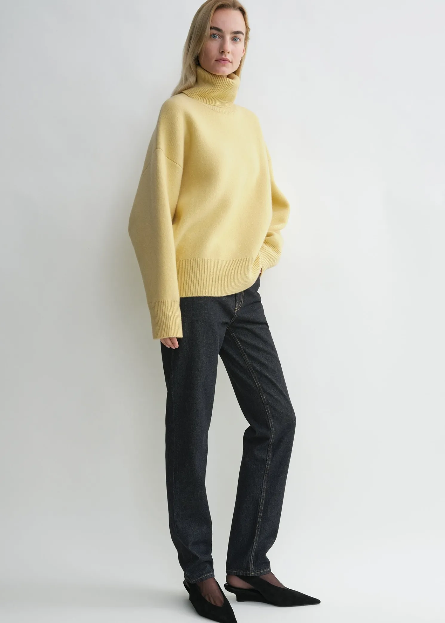 Double-knit turtleneck soft yellow