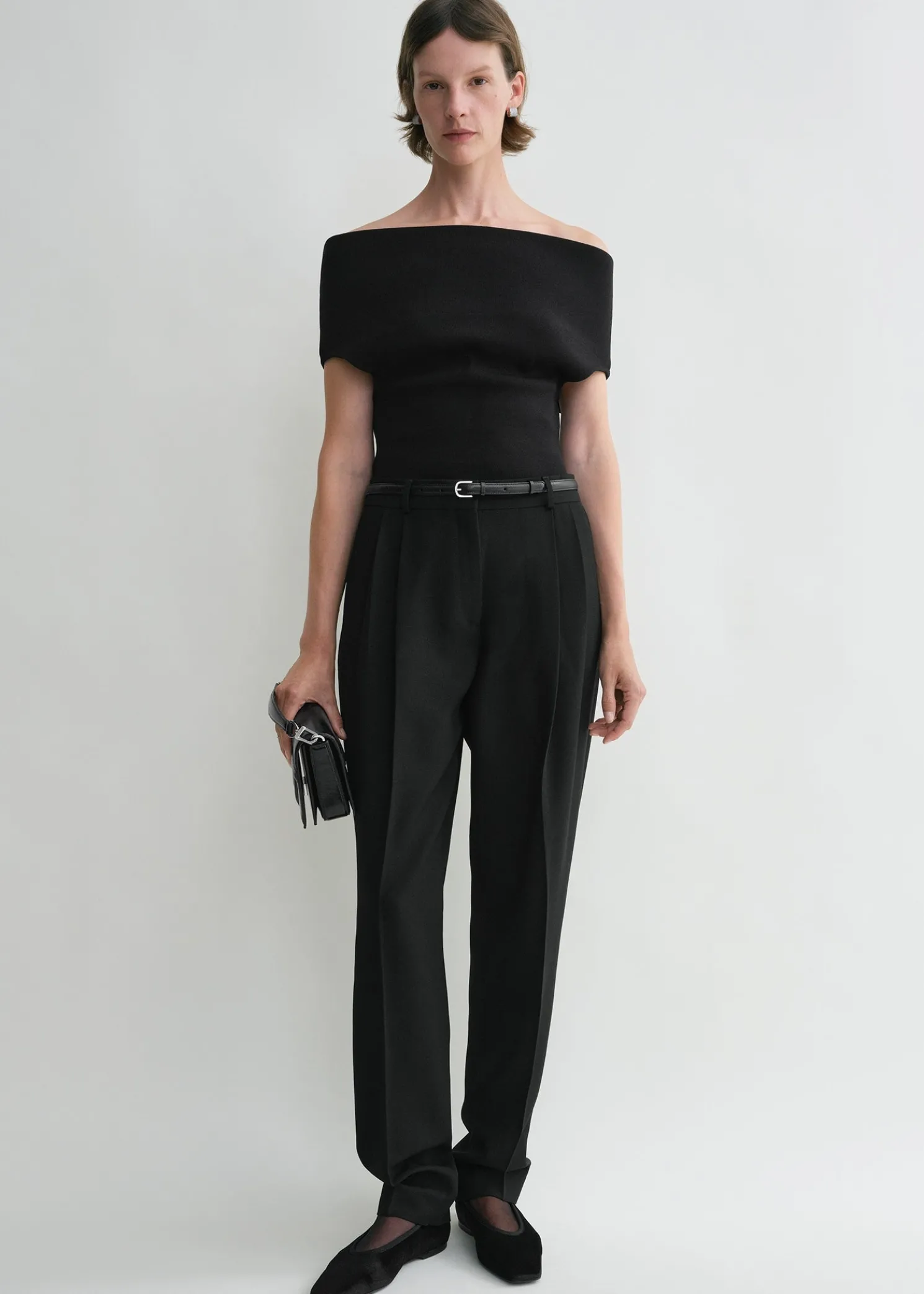 Double-pleated tailored trousers black