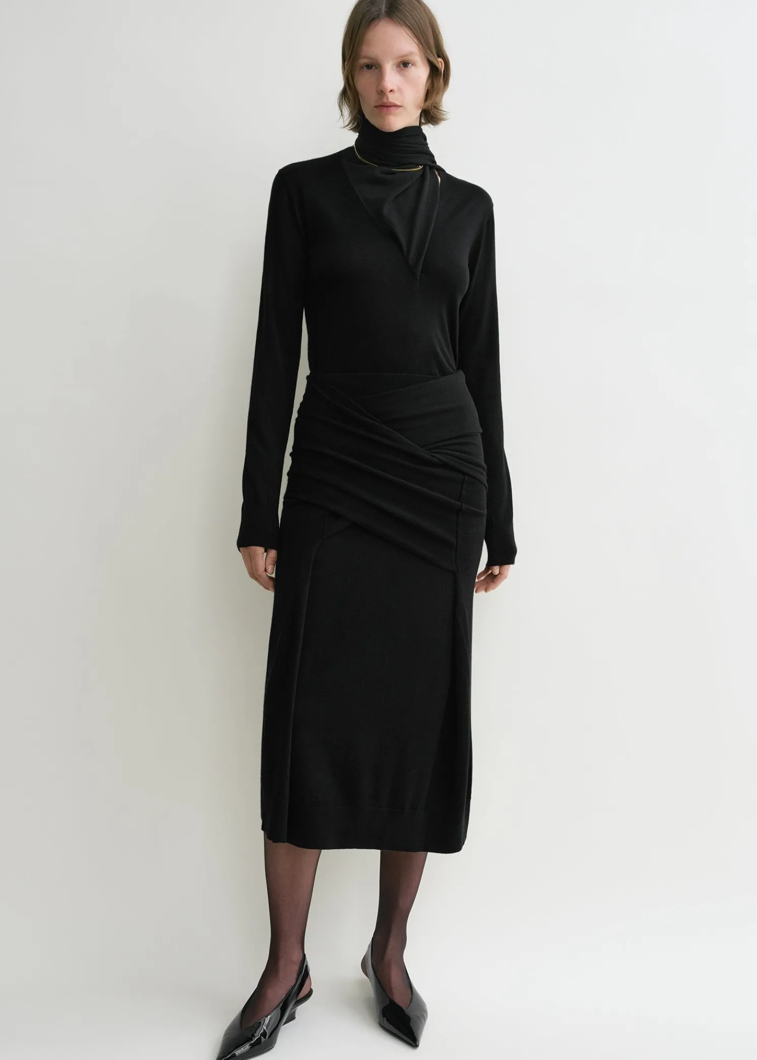 Draped fine knit skirt black
