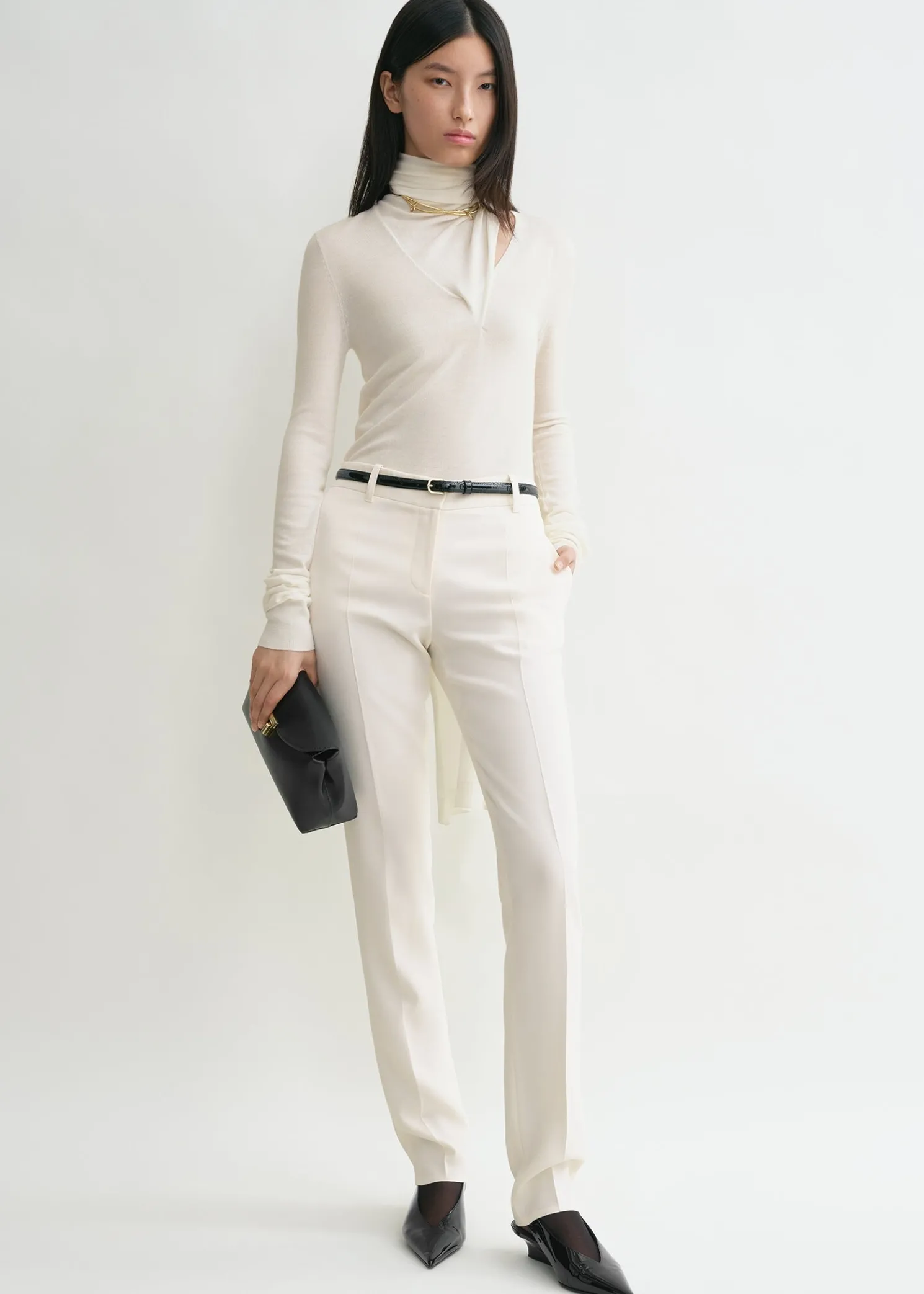 Draped-scarf fine knit off-white