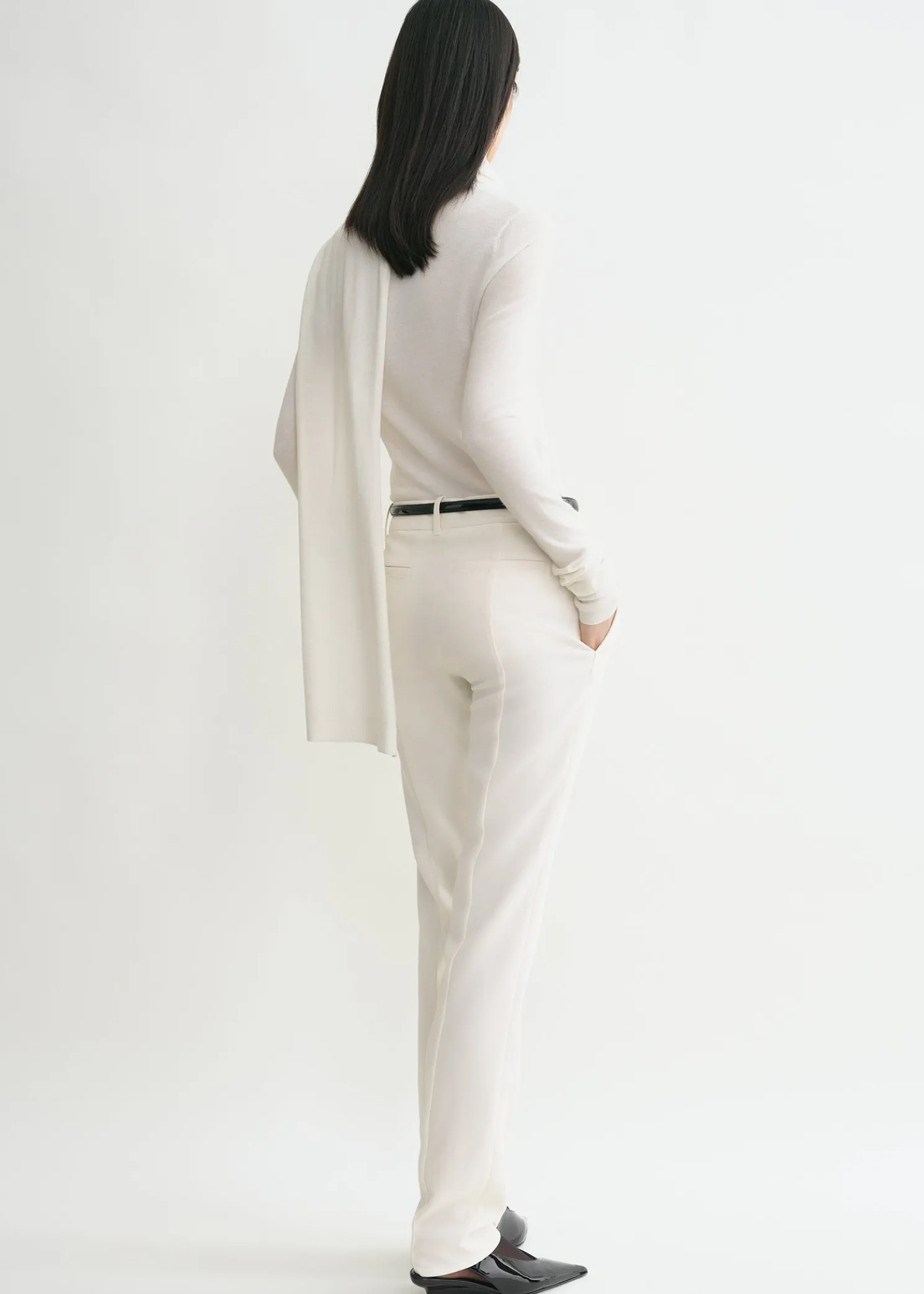 Draped-scarf fine knit off-white