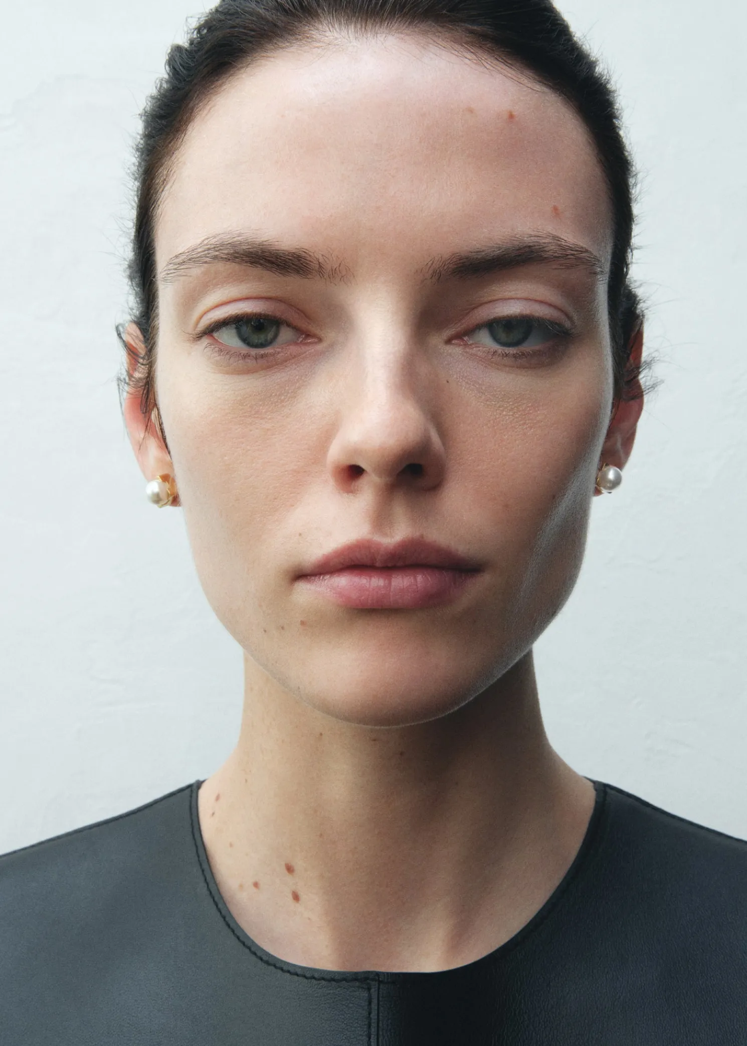 Faux pearl studs white