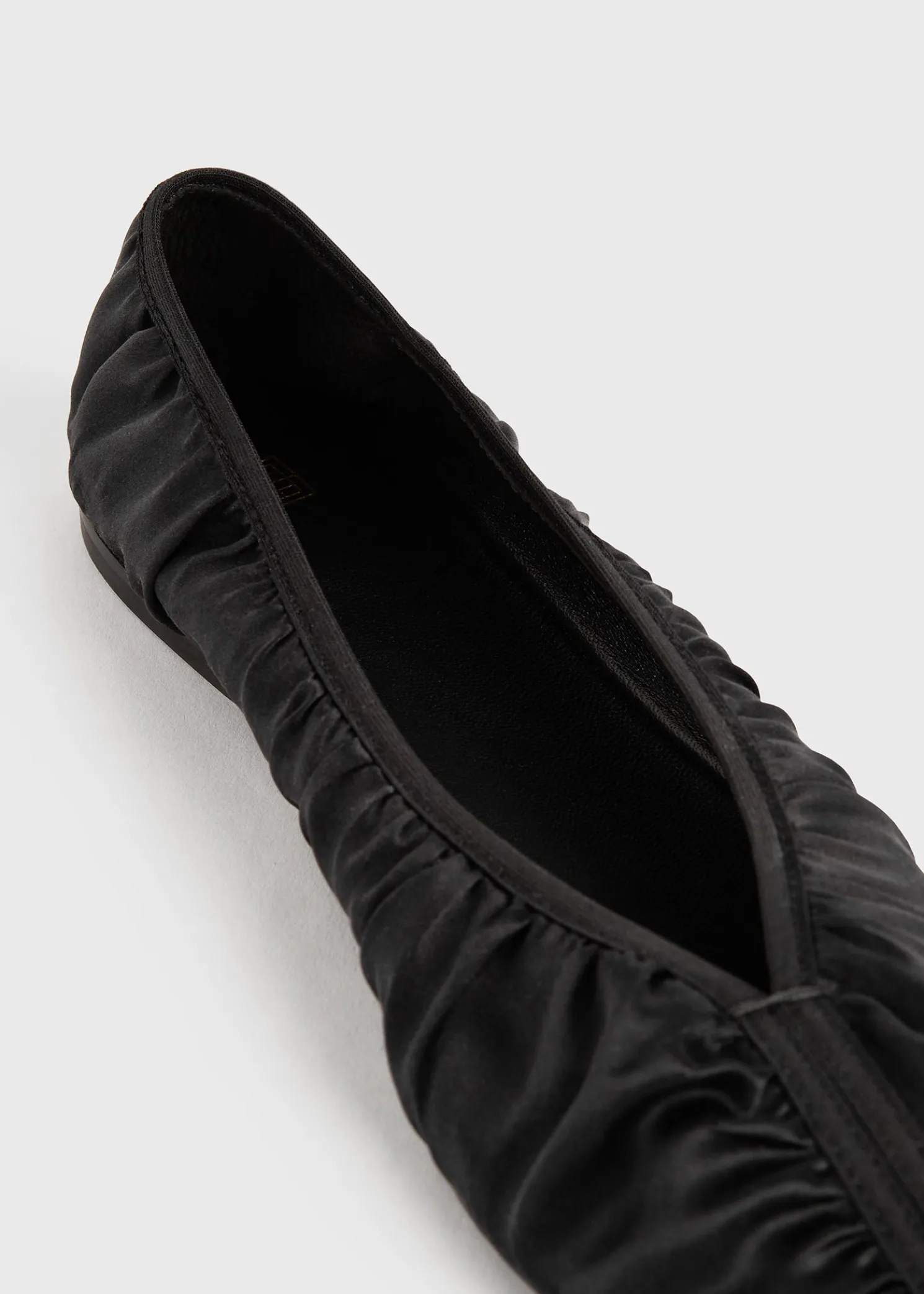 Gathered satin flats black