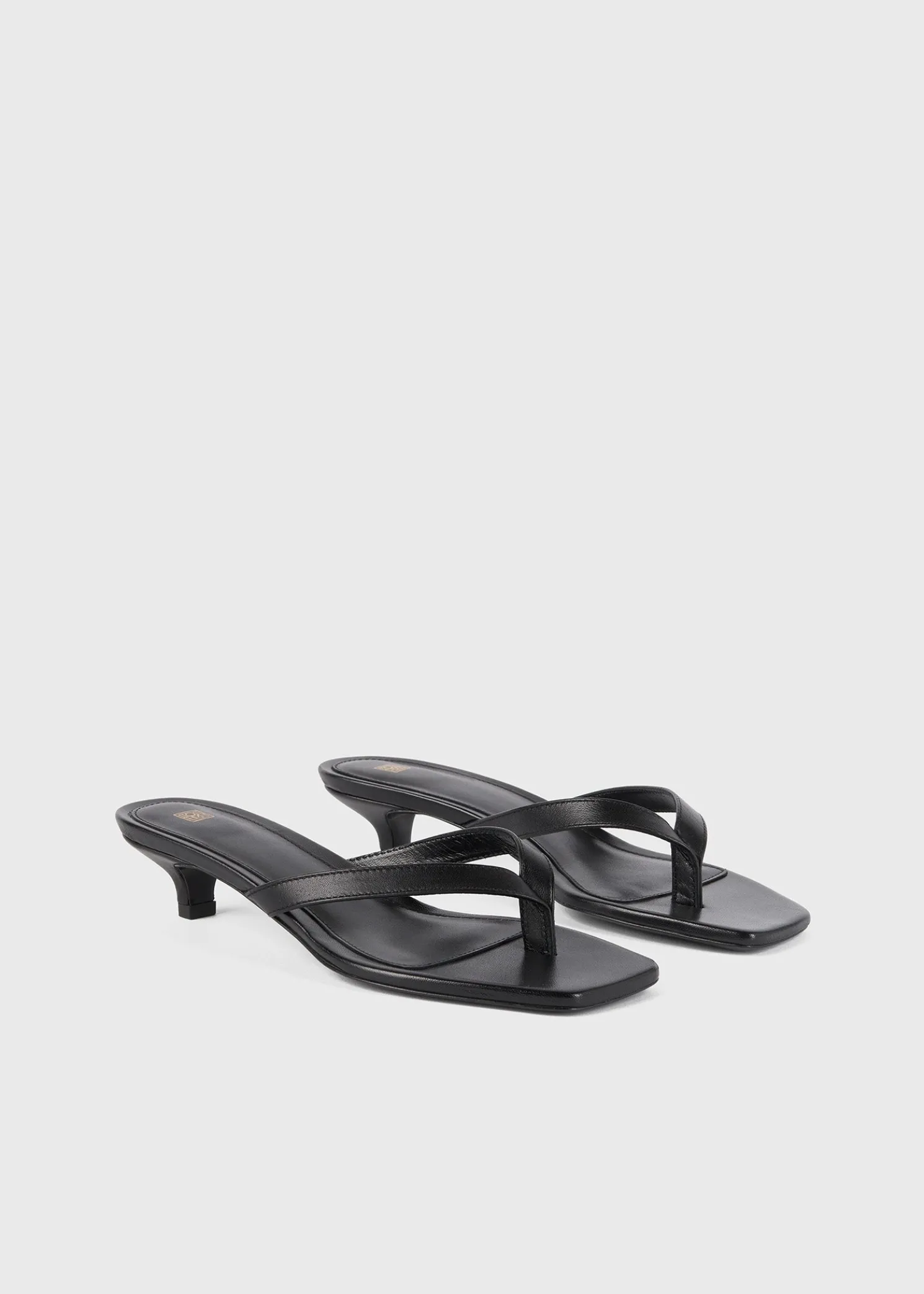 Leather heeled flip flops black