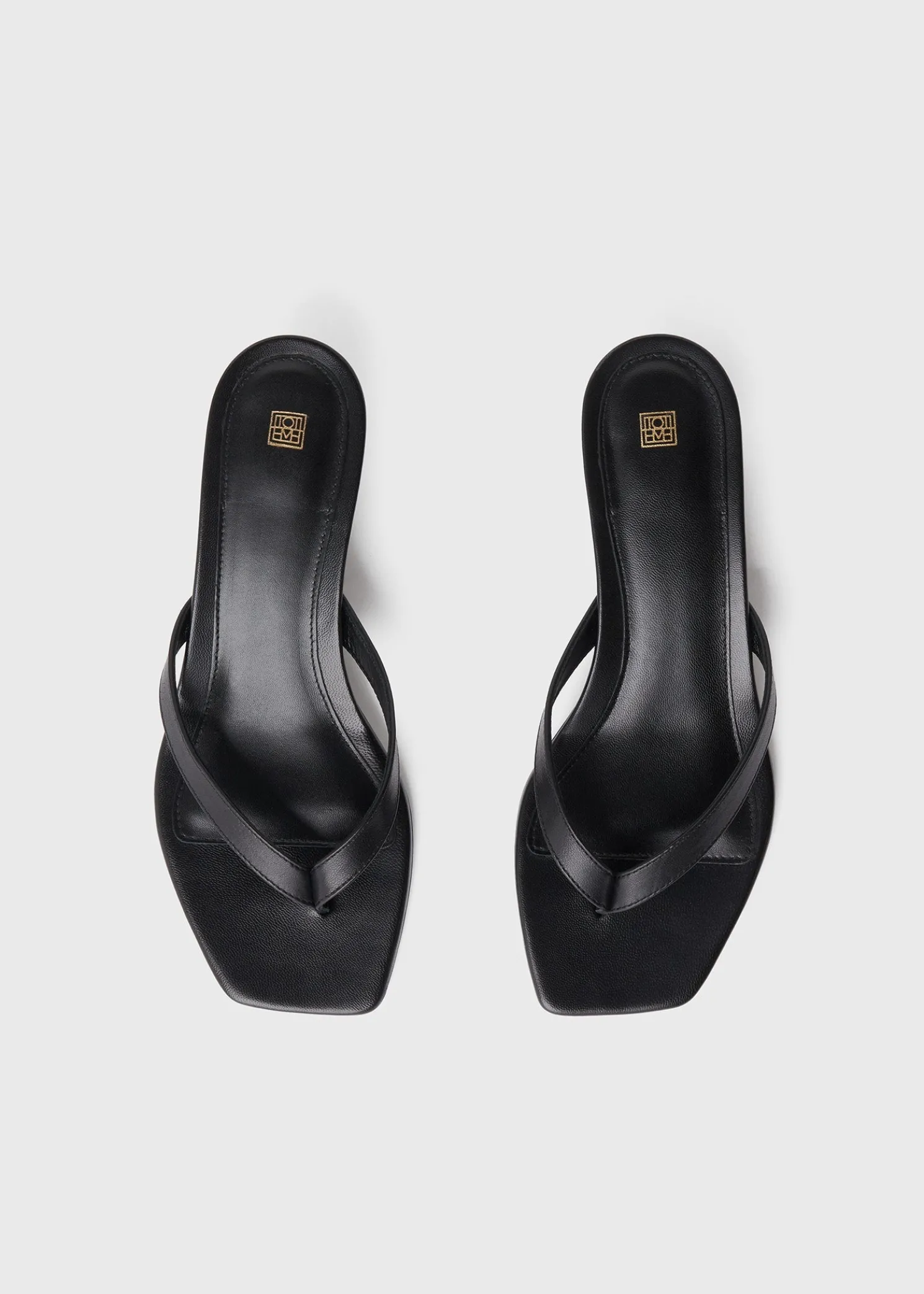 Leather heeled flip flops black