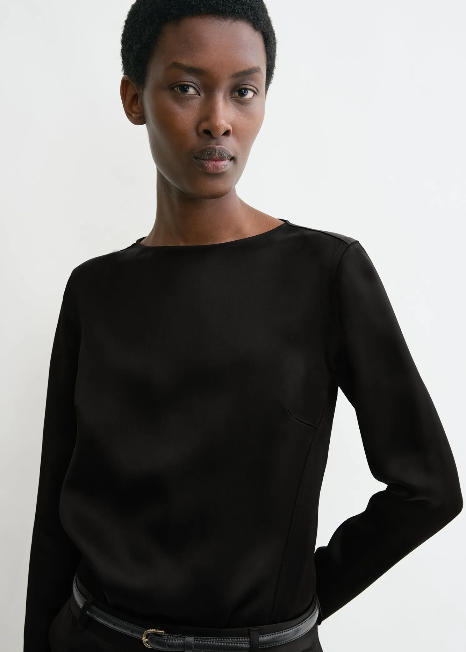 Long-sleeve satin top black