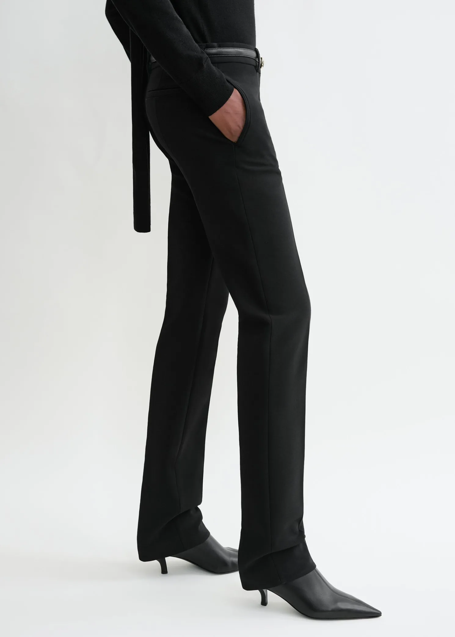 Low-waist slim trousers black