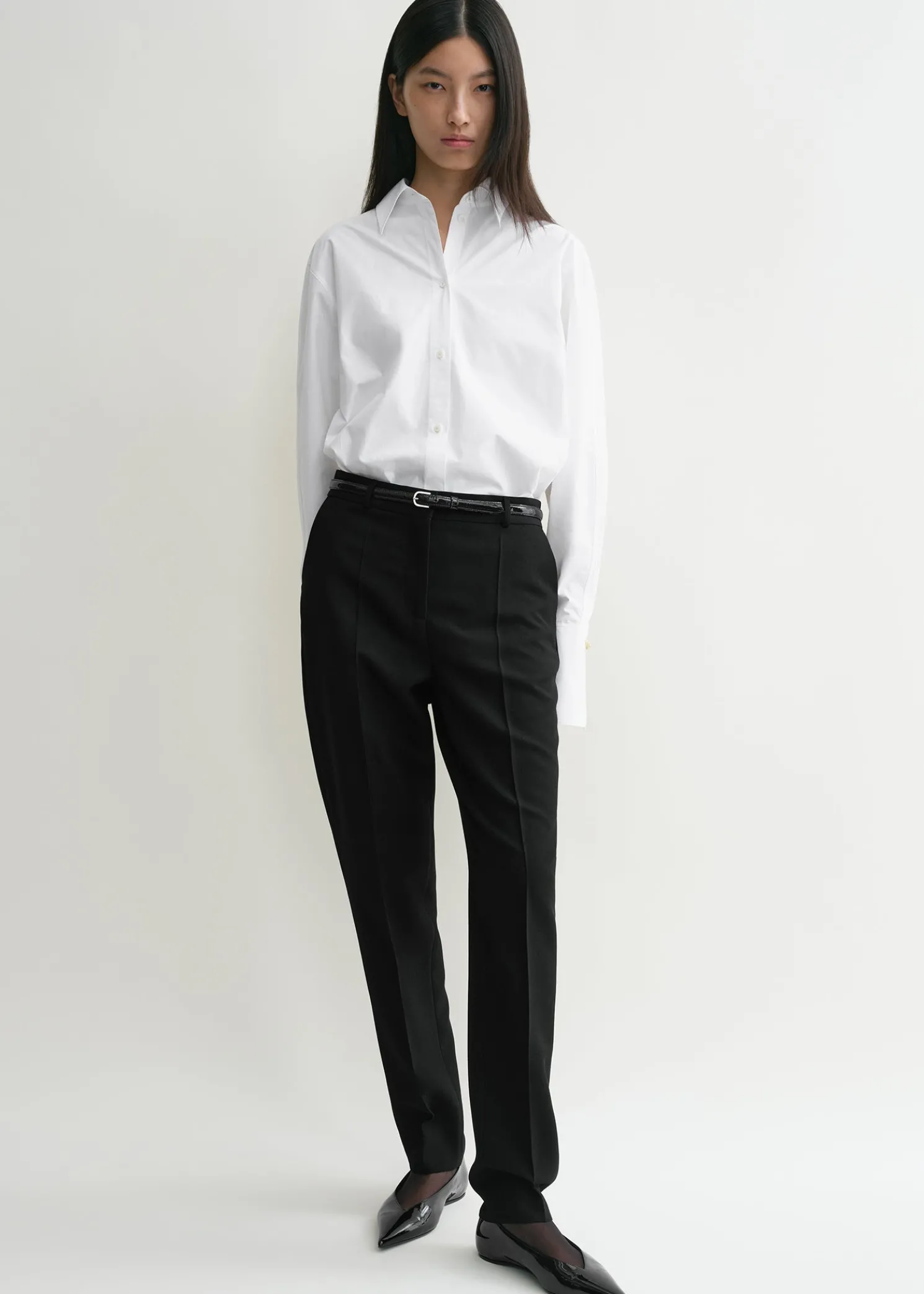 Low-waist tailored trousers black