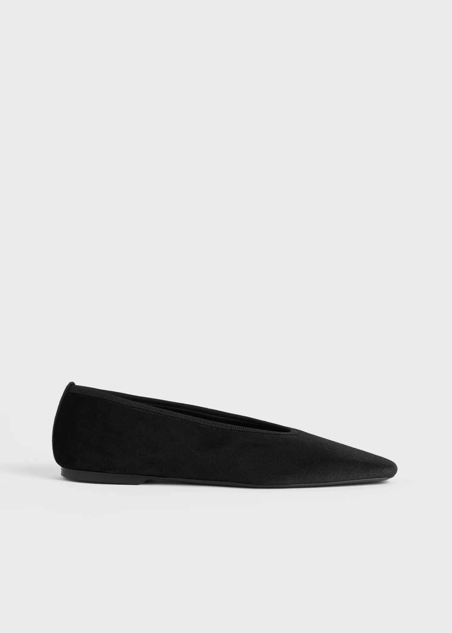 Minimalist velvet ballerinas black