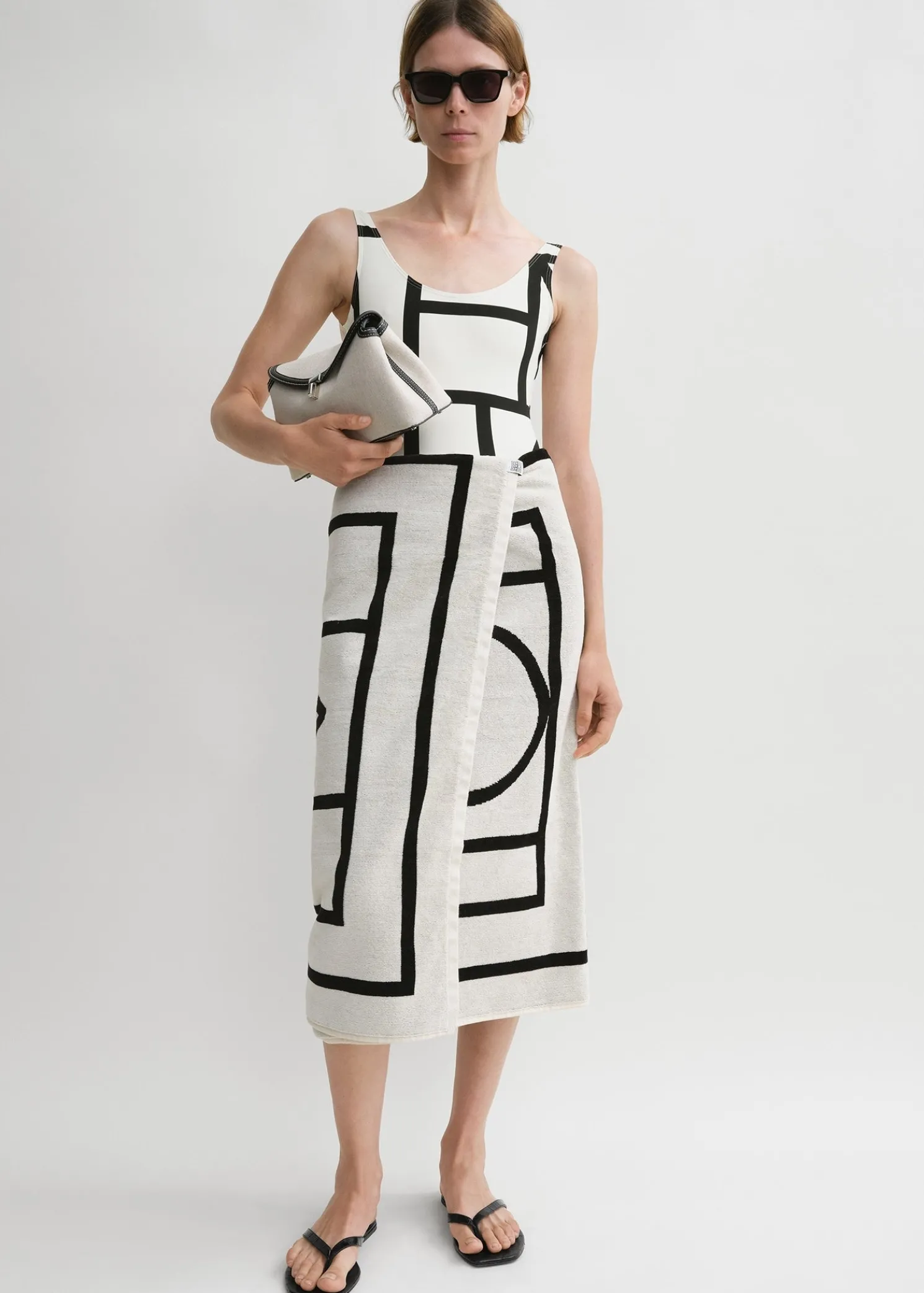 Monogram jacquard beach towel tofu