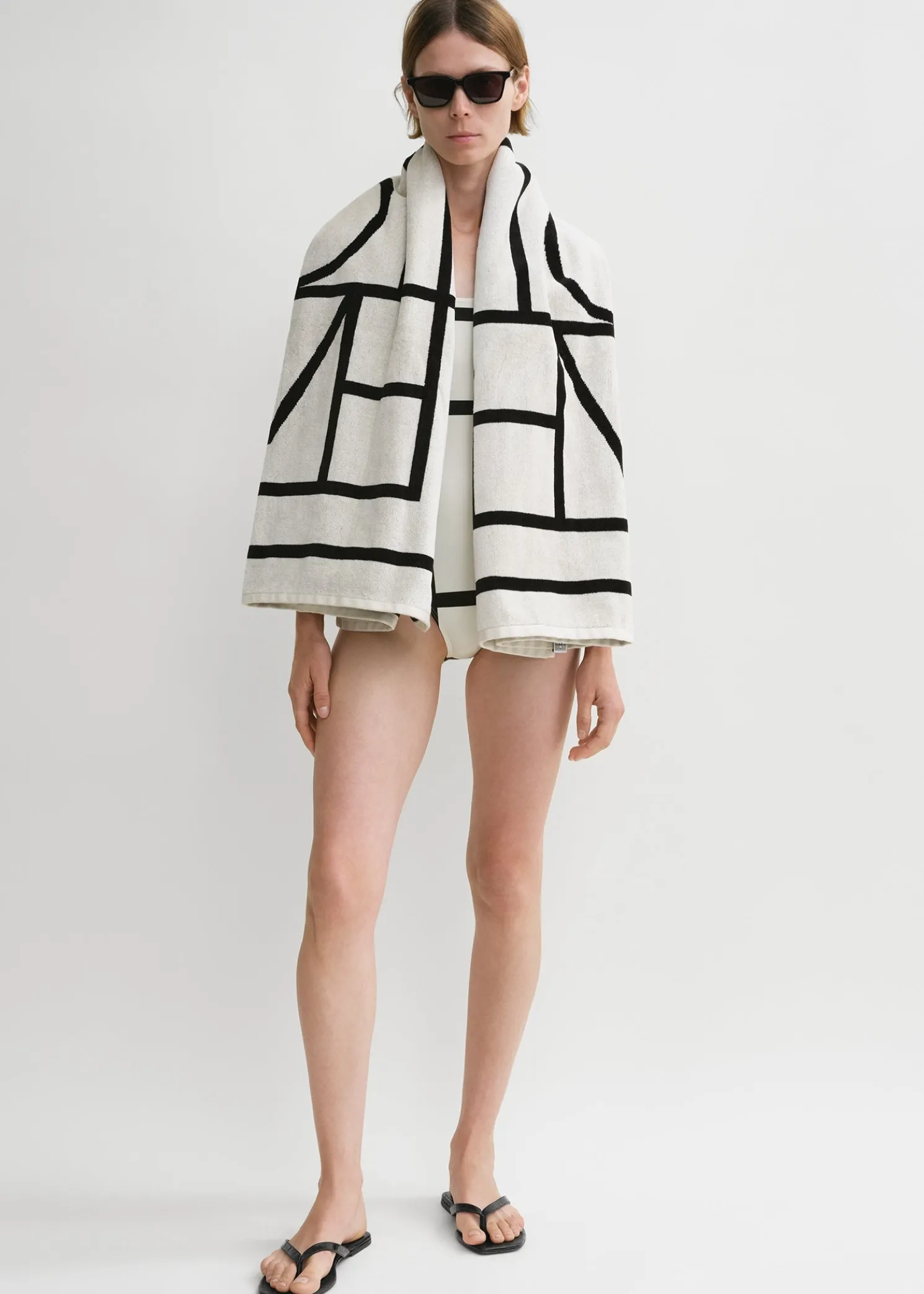 Monogram jacquard beach towel tofu