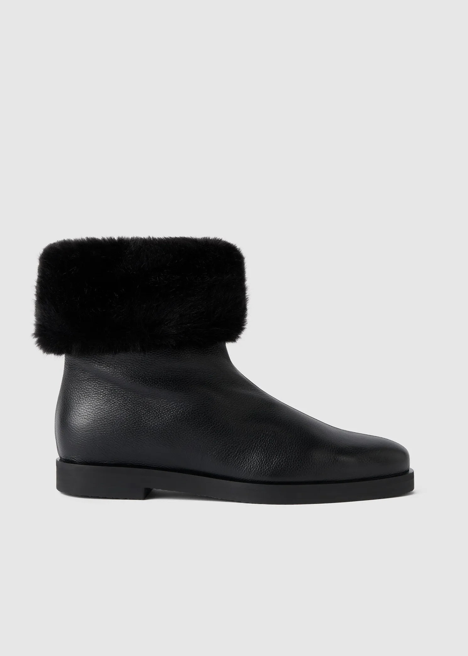 Off-duty boots black