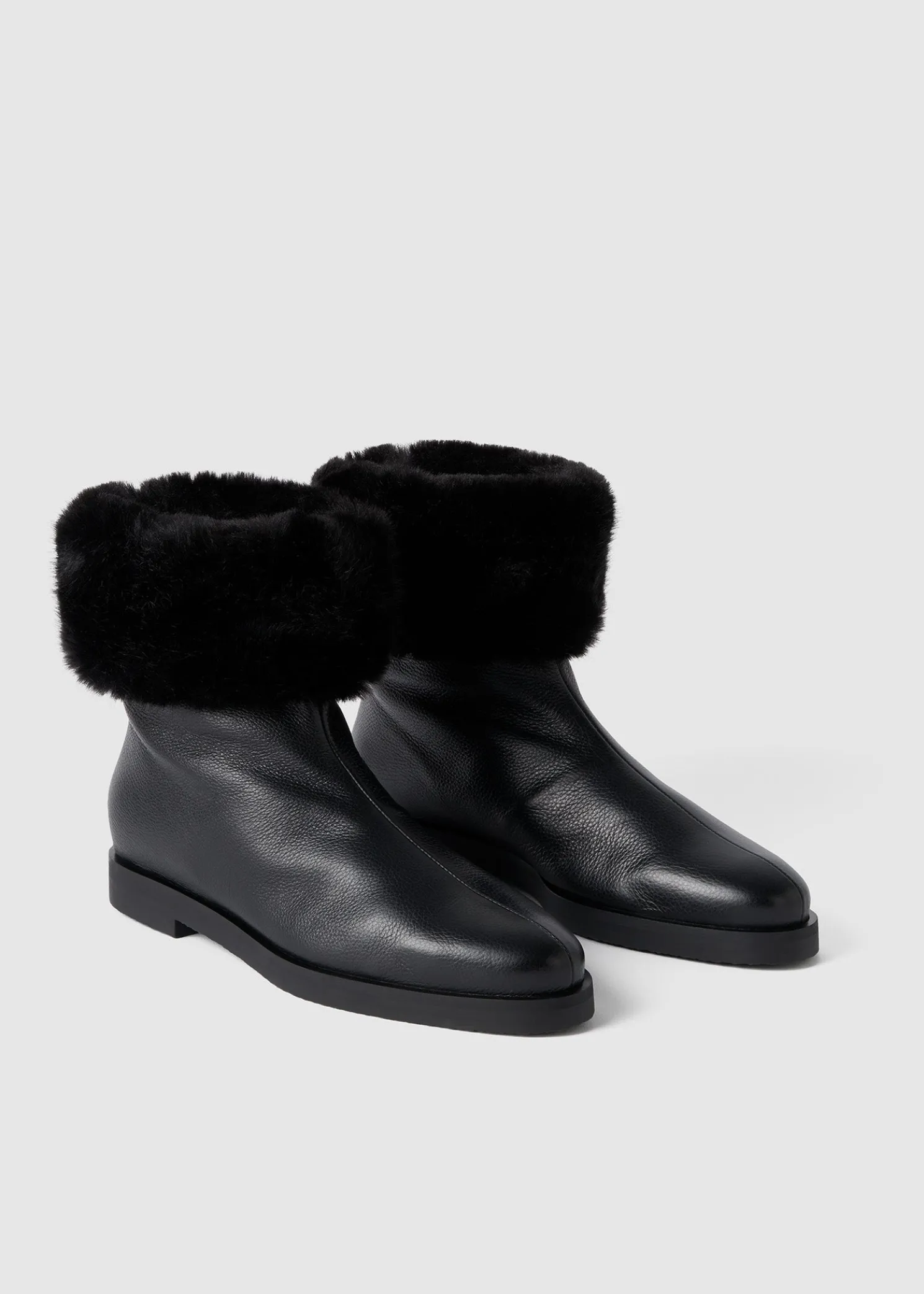 Off-duty boots black