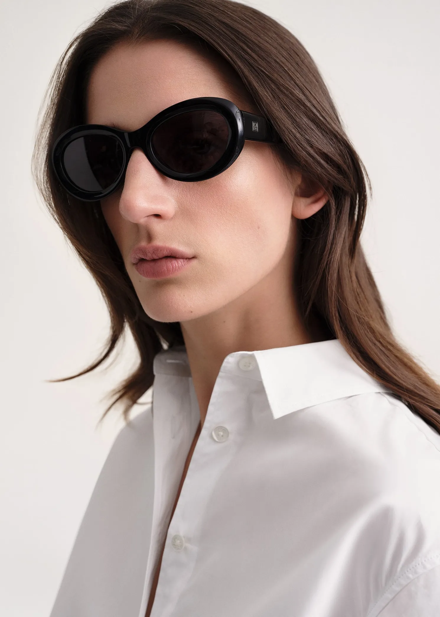 Oval sunglasses black