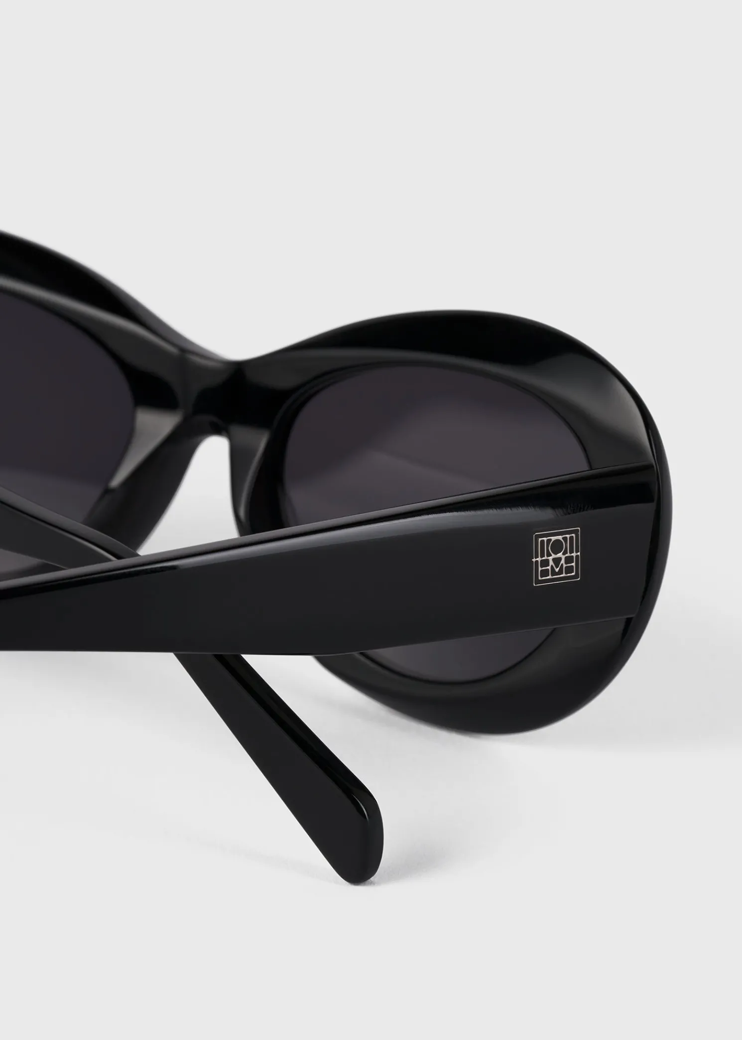 Oval sunglasses black