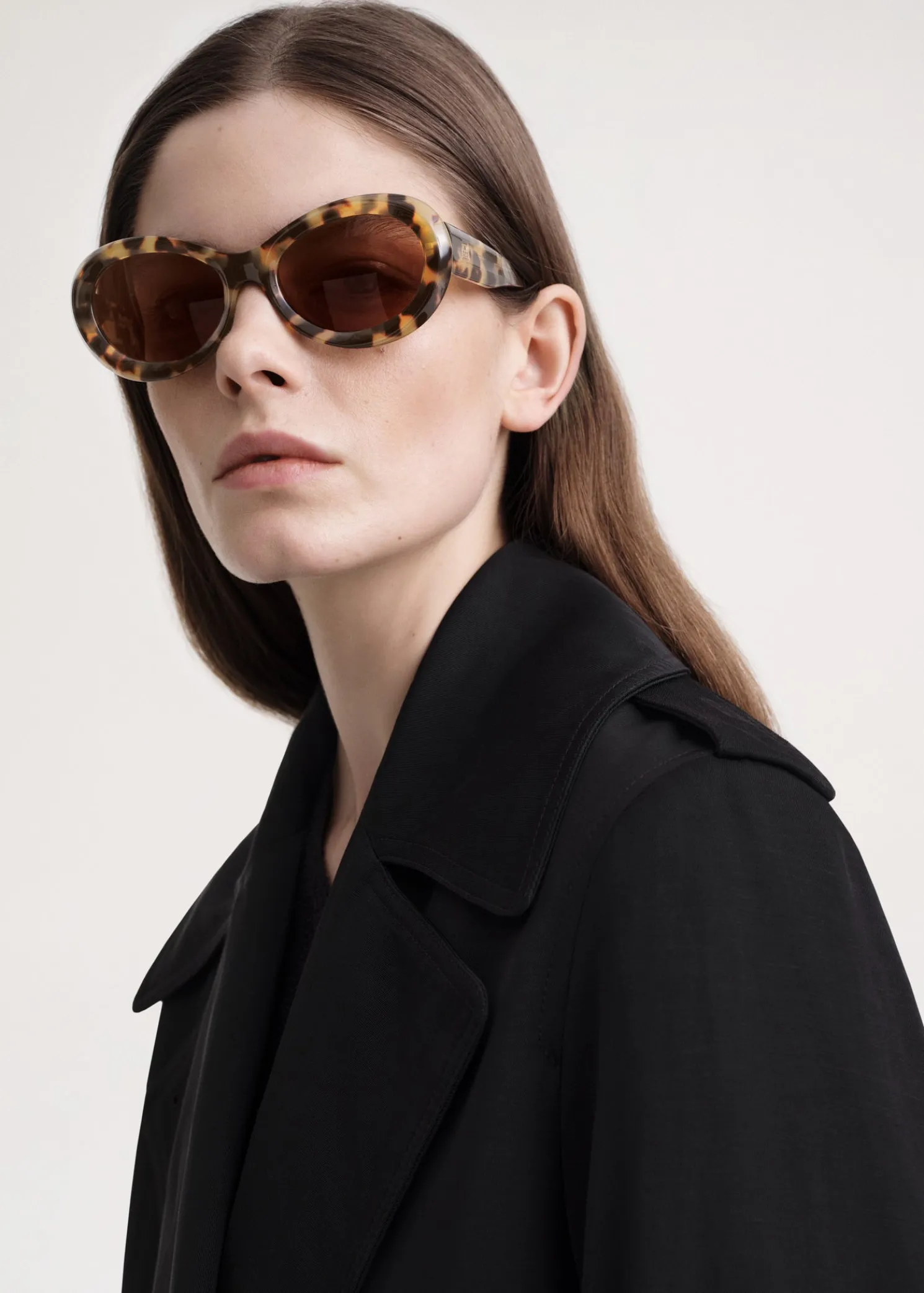 Oval sunglasses tortoise