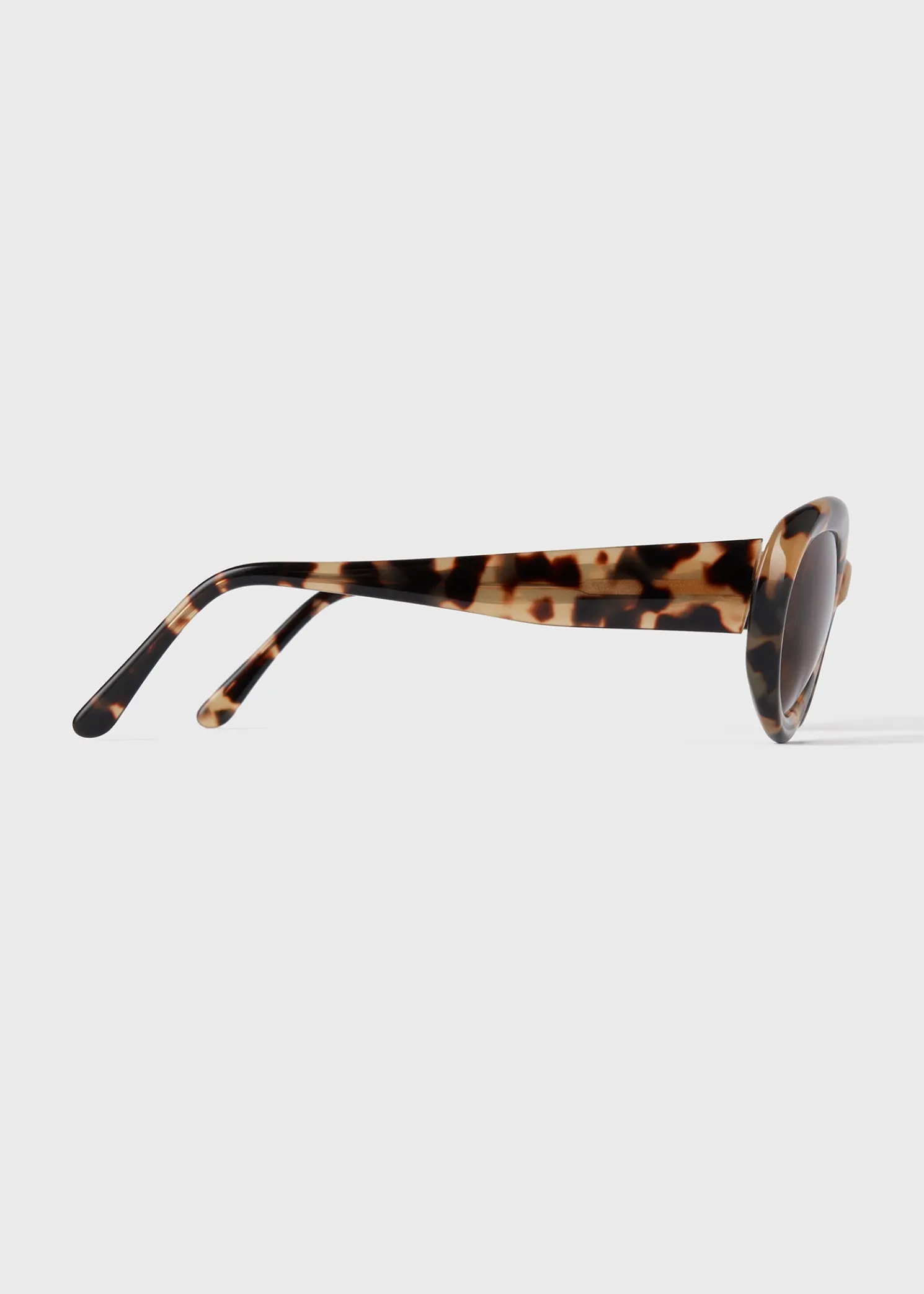 Oval sunglasses tortoise