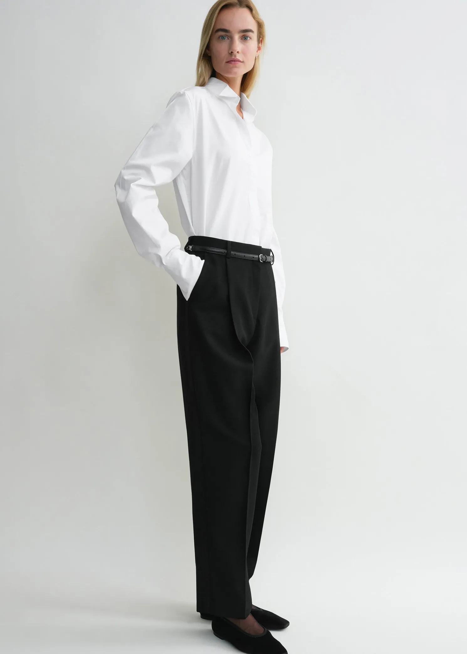 Pleated straight trousers black