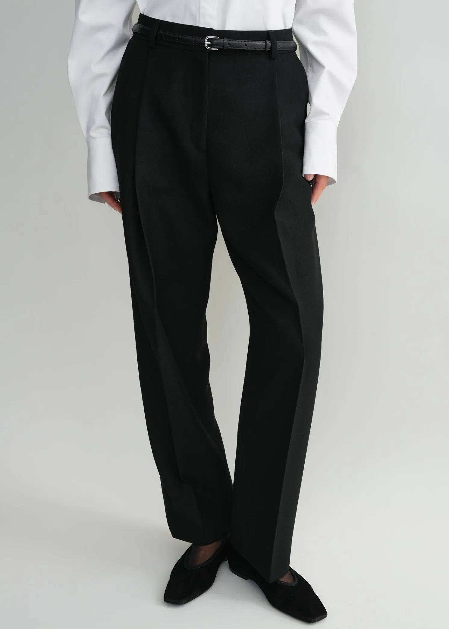 Pleated straight trousers black