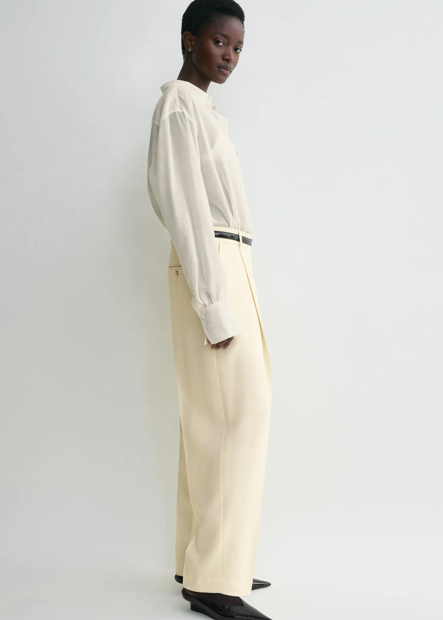 Pleated straight trousers butter