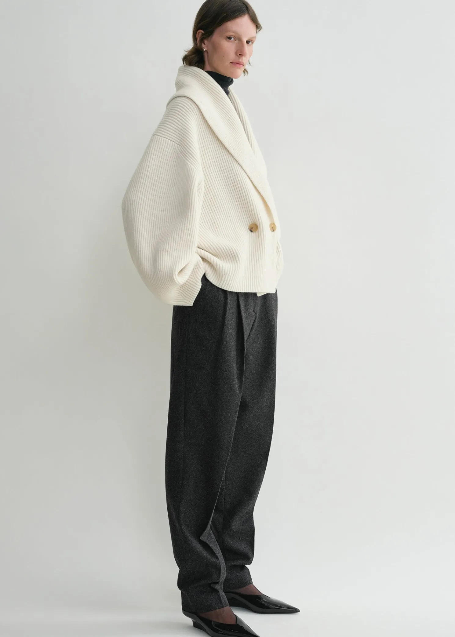 Shawl-lapel cardigan milk