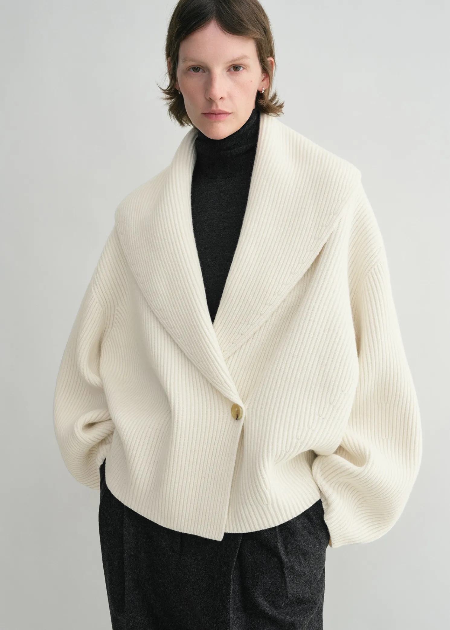 Shawl-lapel cardigan milk