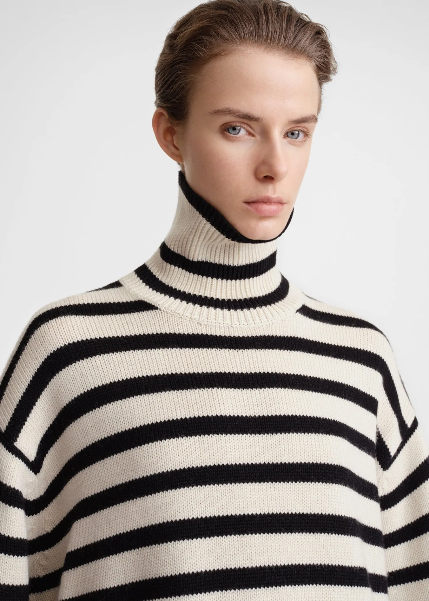 Signature stripe turtleneck light sand