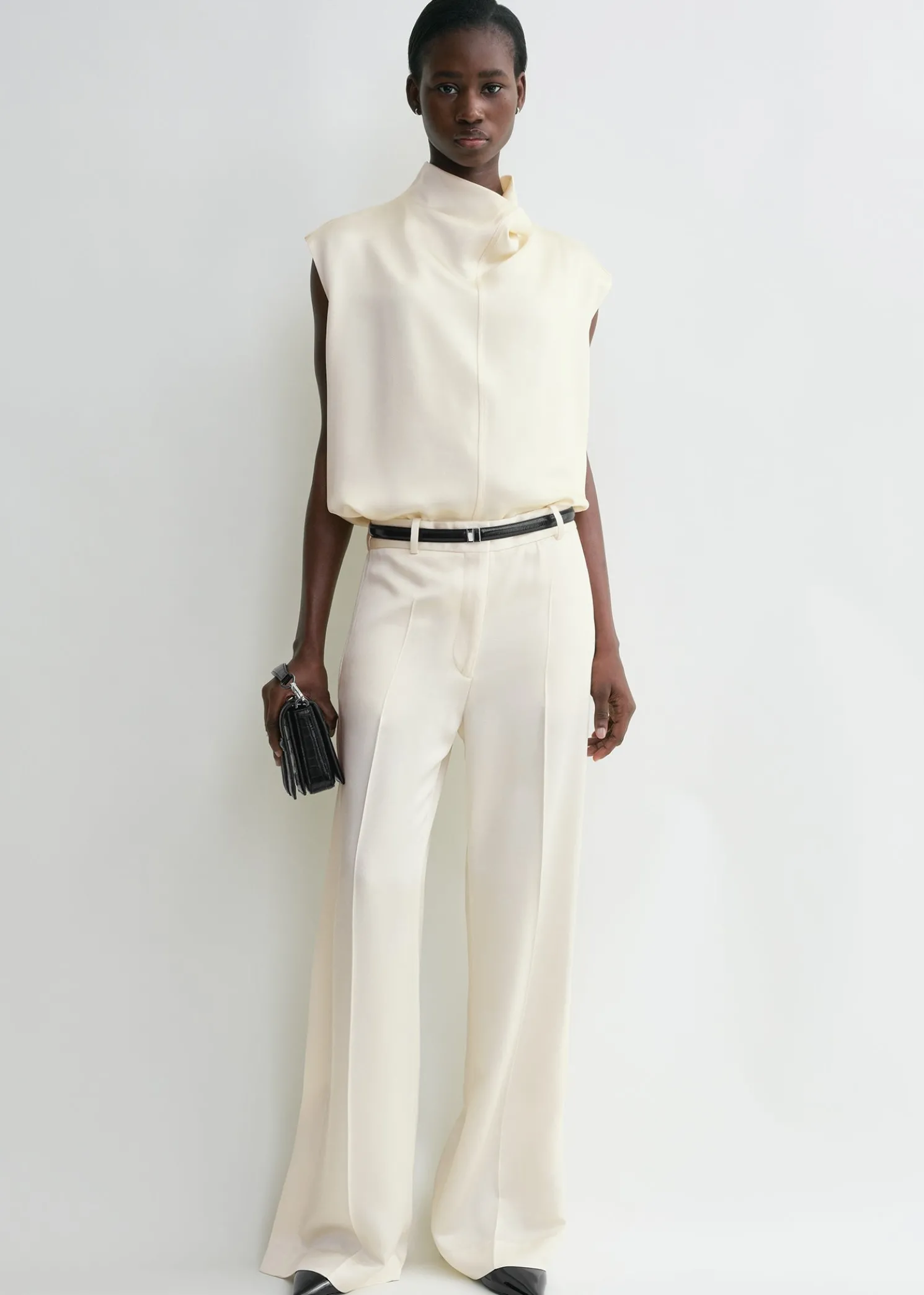 Sleeveless funnel-neck top macadamia