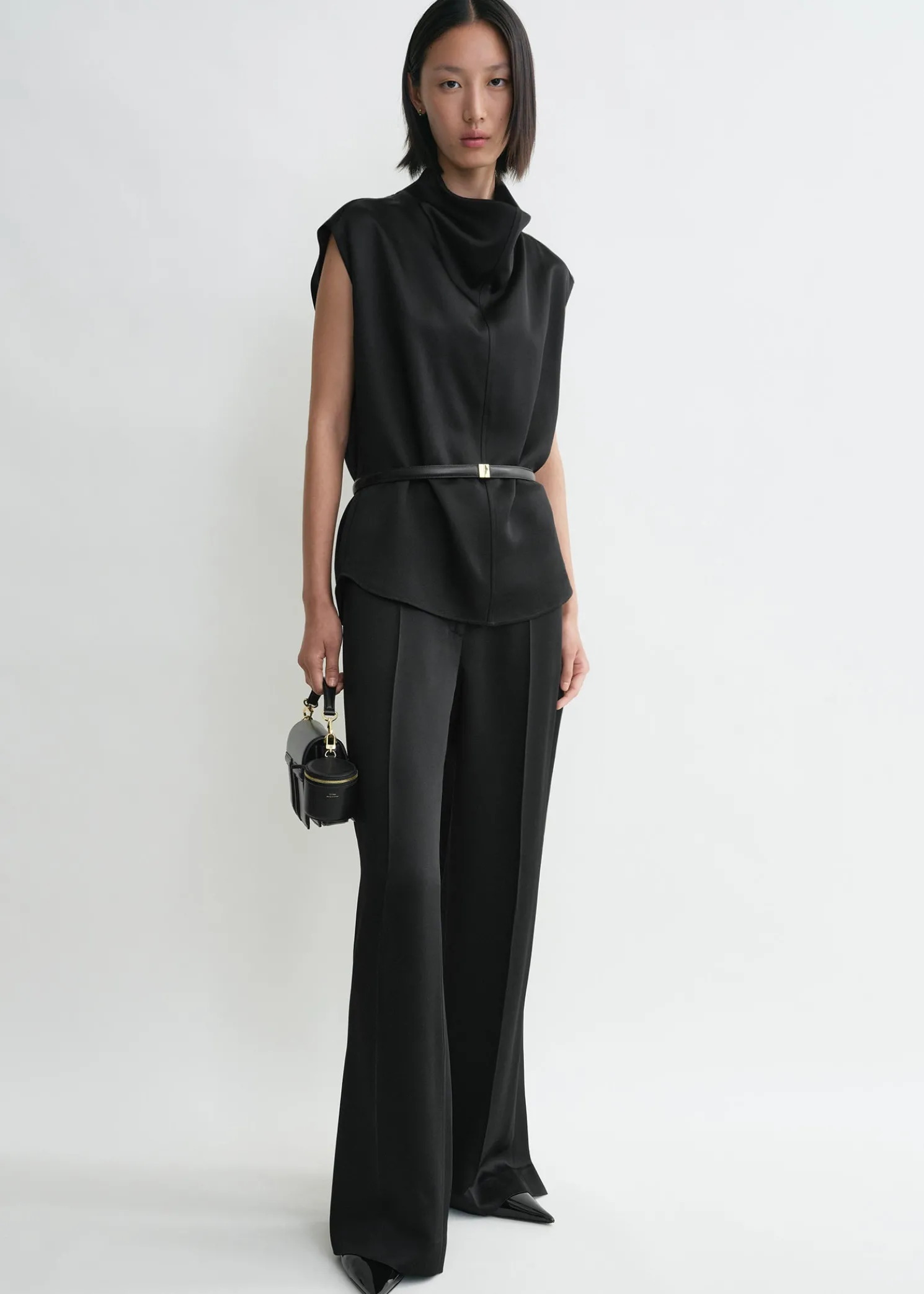 Sleeveless funnel-neck top black