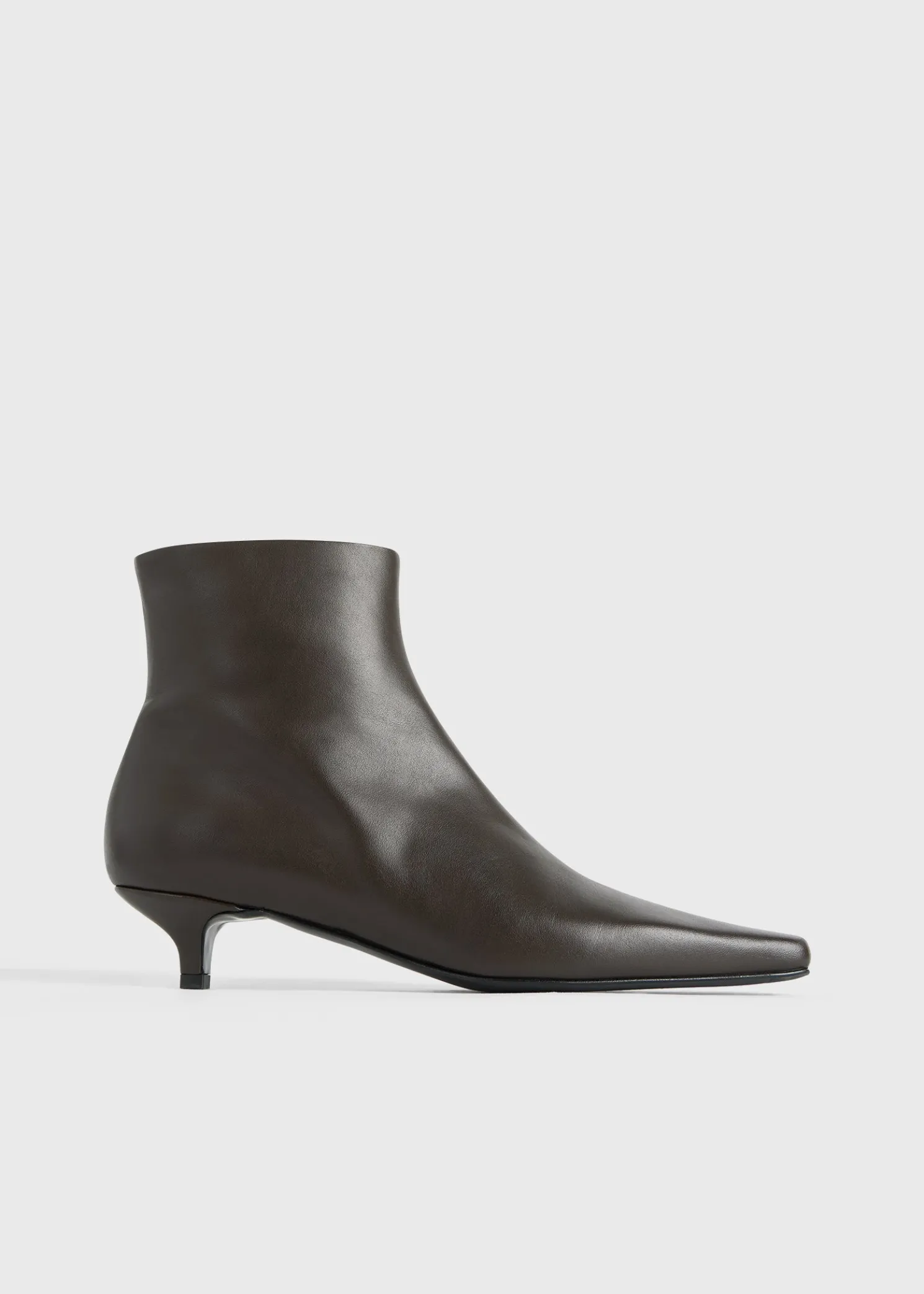 Slim leather ankle boots bark