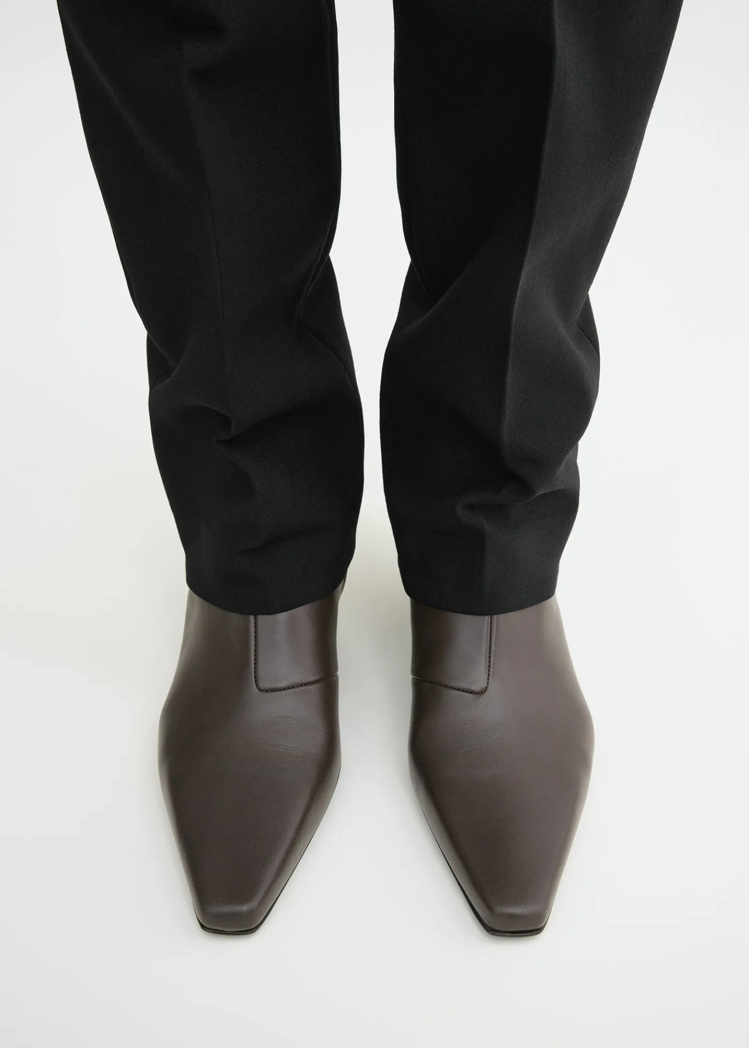 Slim leather ankle boots bark