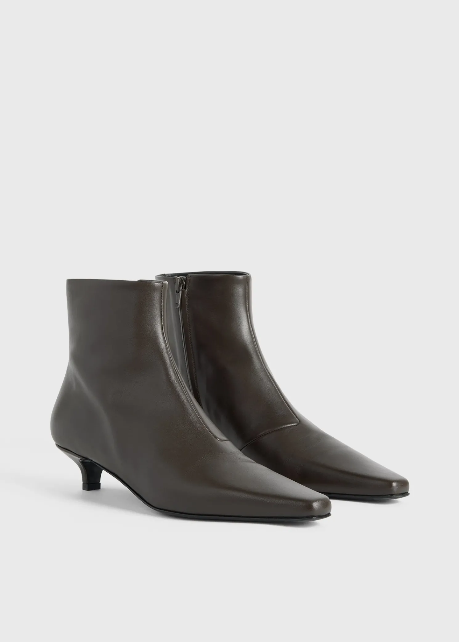 Slim leather ankle boots bark