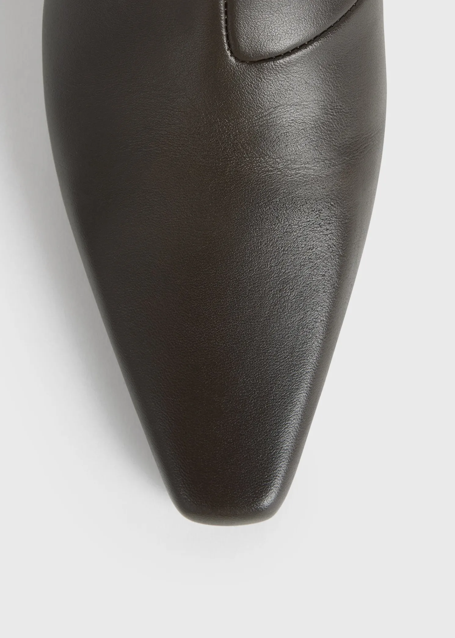 Slim leather ankle boots bark