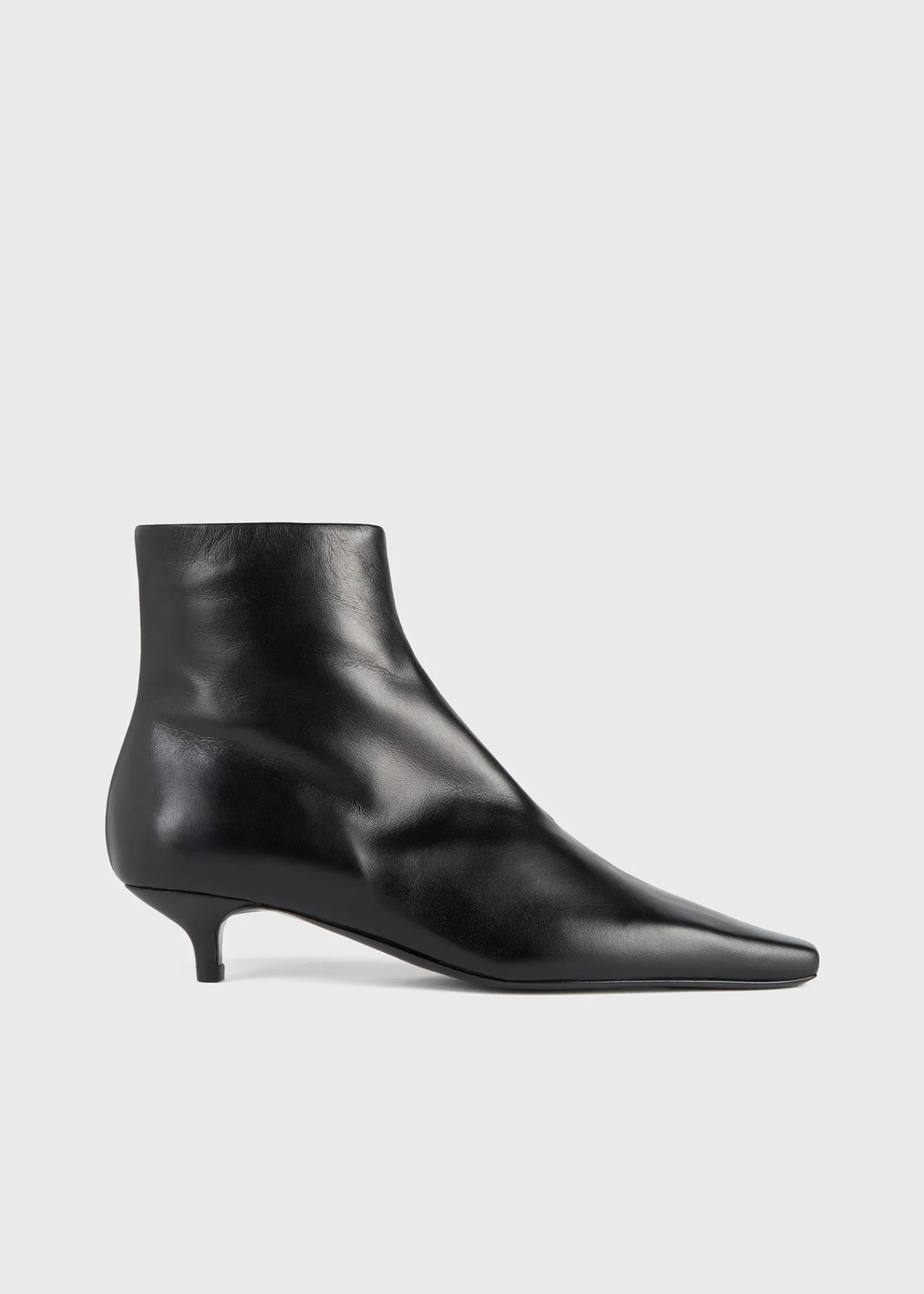 Slim leather ankle boots black